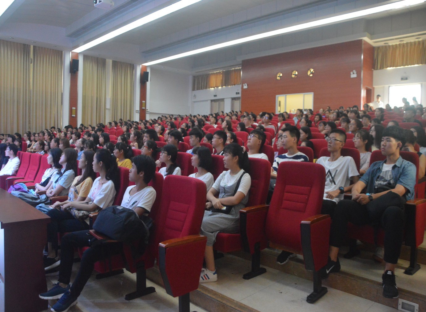 青年之声・教育与心理学院召开2018级新生安全教育讲座