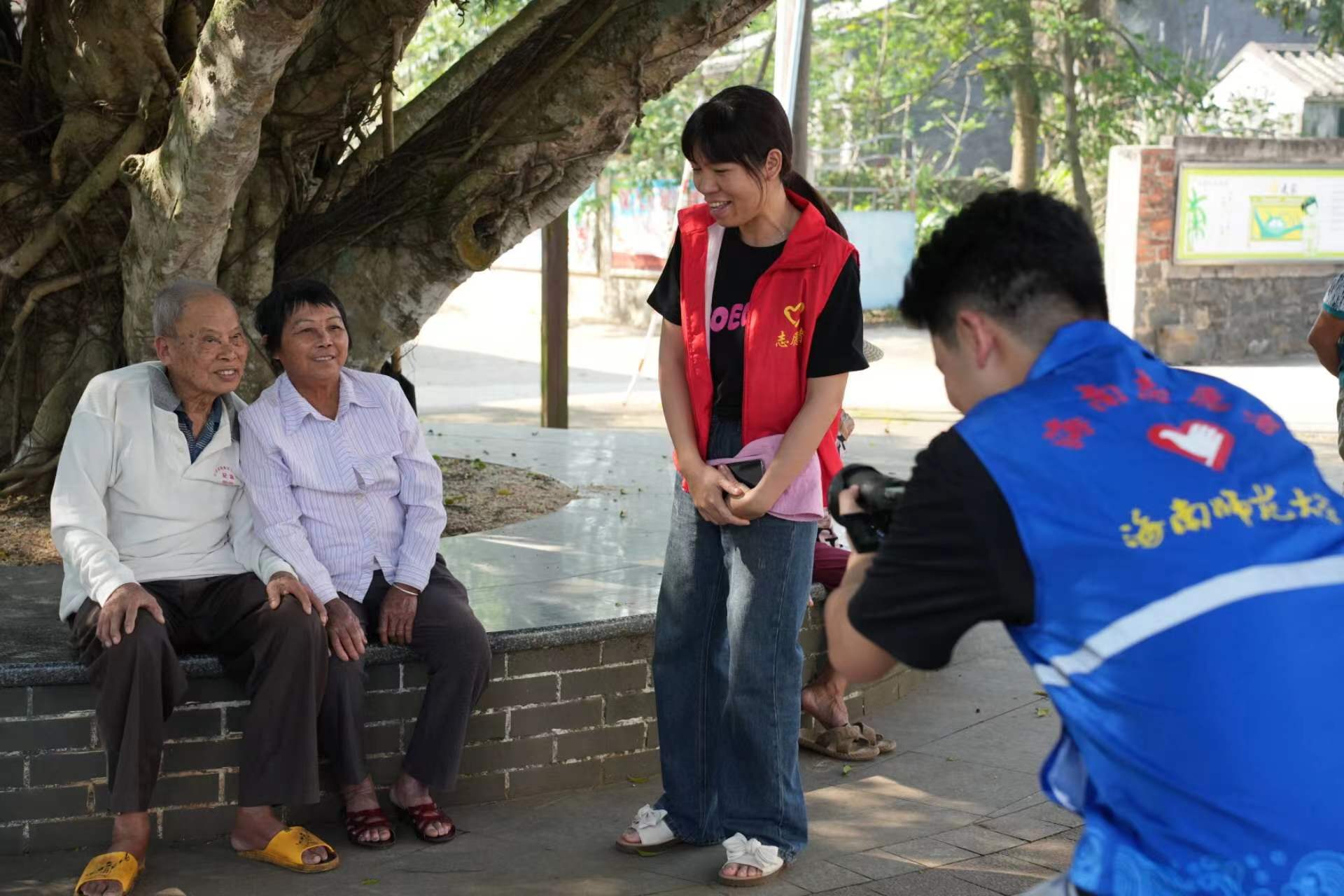 我校开展雷锋志愿服务活动