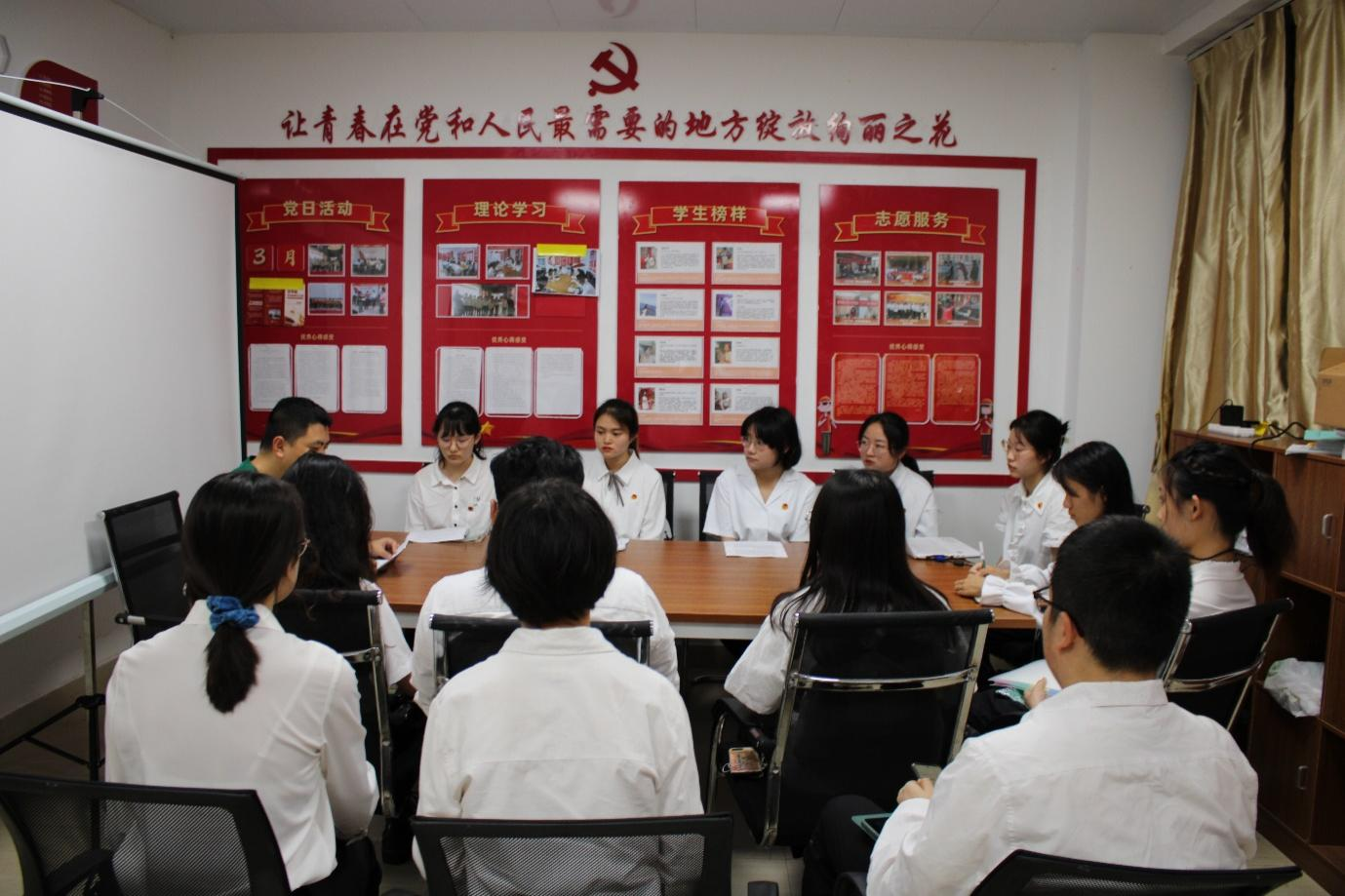 文学院举行“书香文院・红色经典阅读”第一期读书分享会