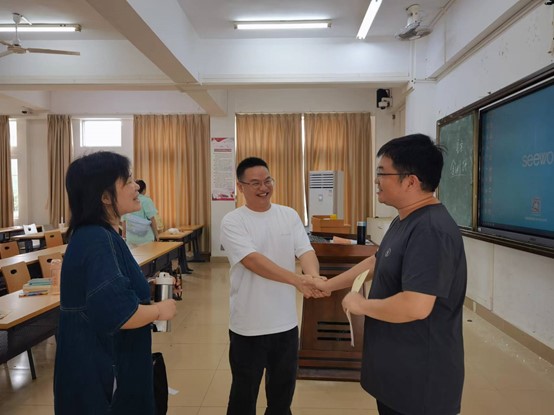 文学院开展本科“教学质量周”听评课活动