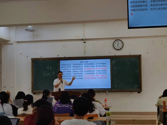 文学院开展本科“教学质量周”听评课活动