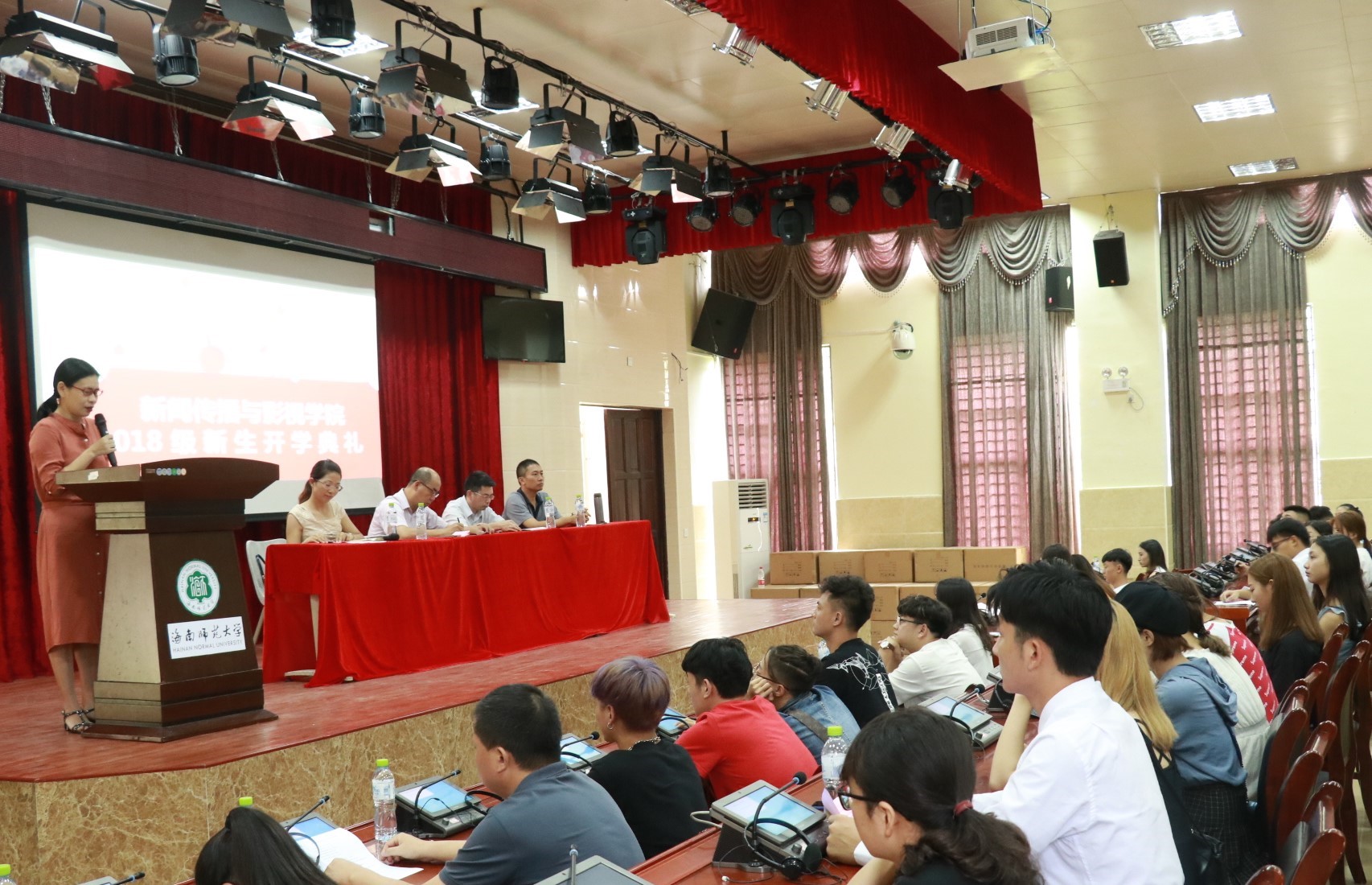 青年之声・辛勤园丁 育树成荫