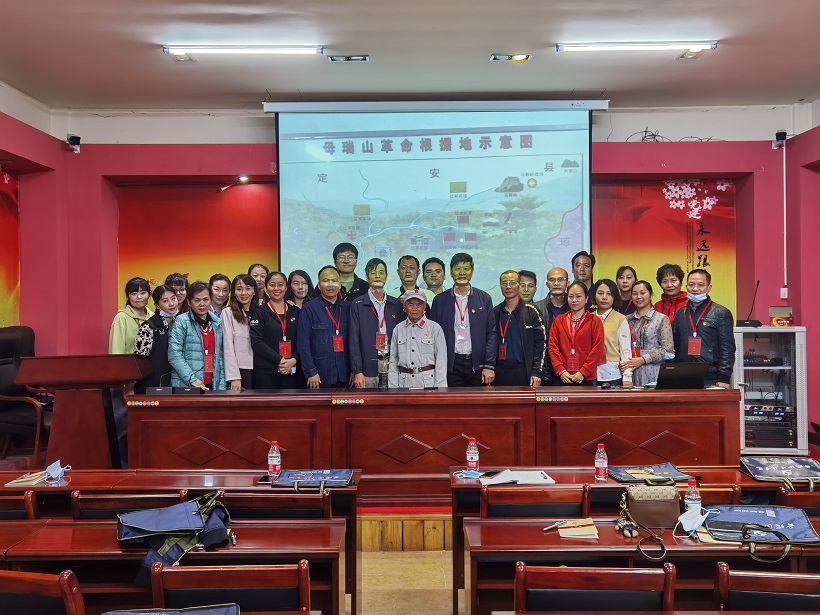 星空游戏官方机关党委第二十支部――实验小学主题党日活动