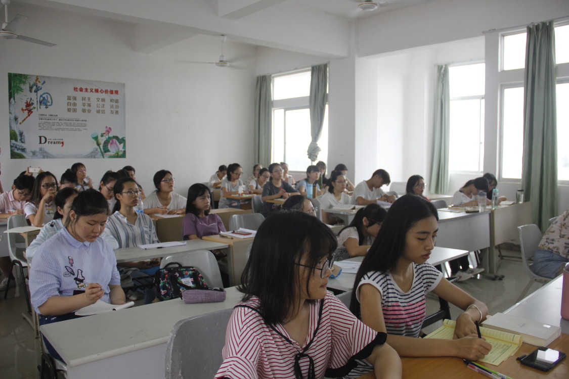 文学院“天涯人文：弘扬中华优秀传统文化”系列讲座之“海南语言资源的多样