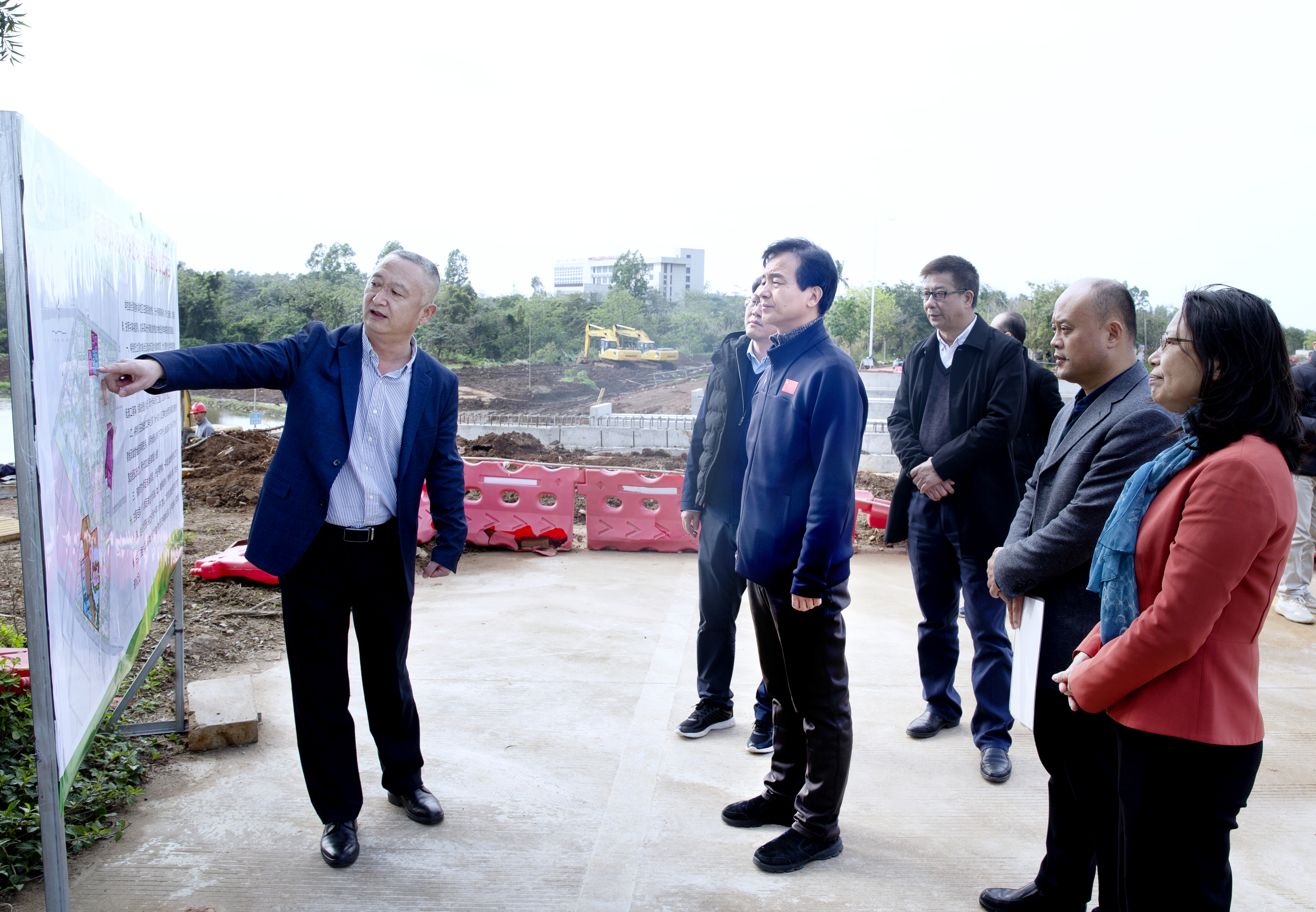 教育部体卫艺司来校调研海南国际足球学院筹备工作