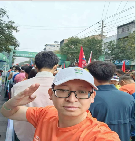 优秀教育人 | 余阿记：恒爱为光，笃行不怠