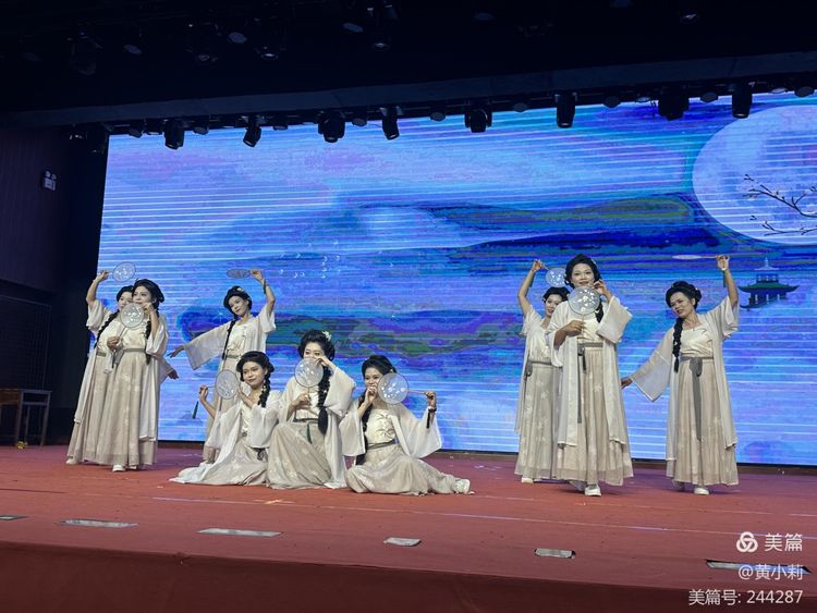 筑梦华夏，育才兴邦――星空游戏官方附属小学2024年国庆庆典暨教师表彰活动