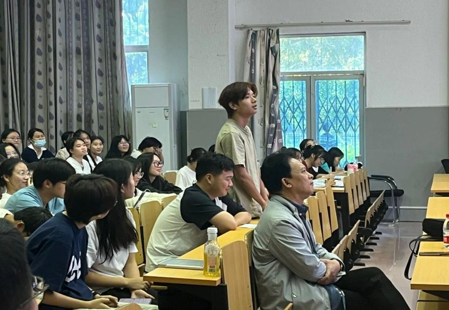 大学生就业指导——职业决策“职”引未来