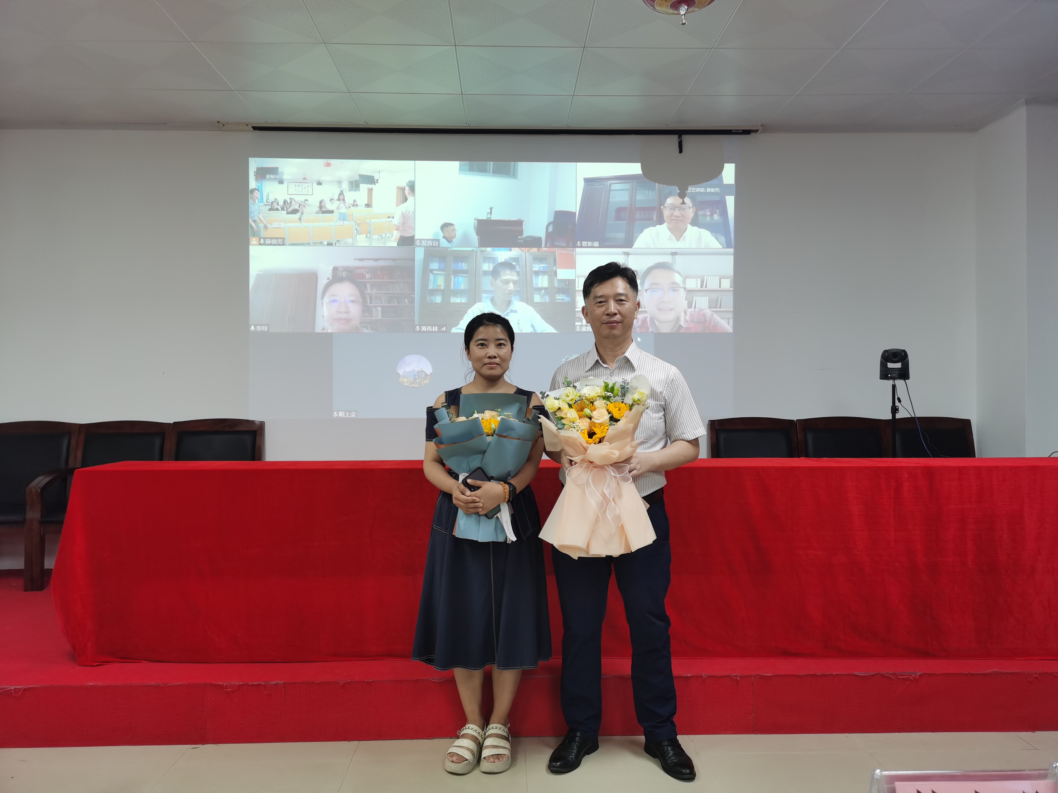 文学院举行博士后出站考核评审会