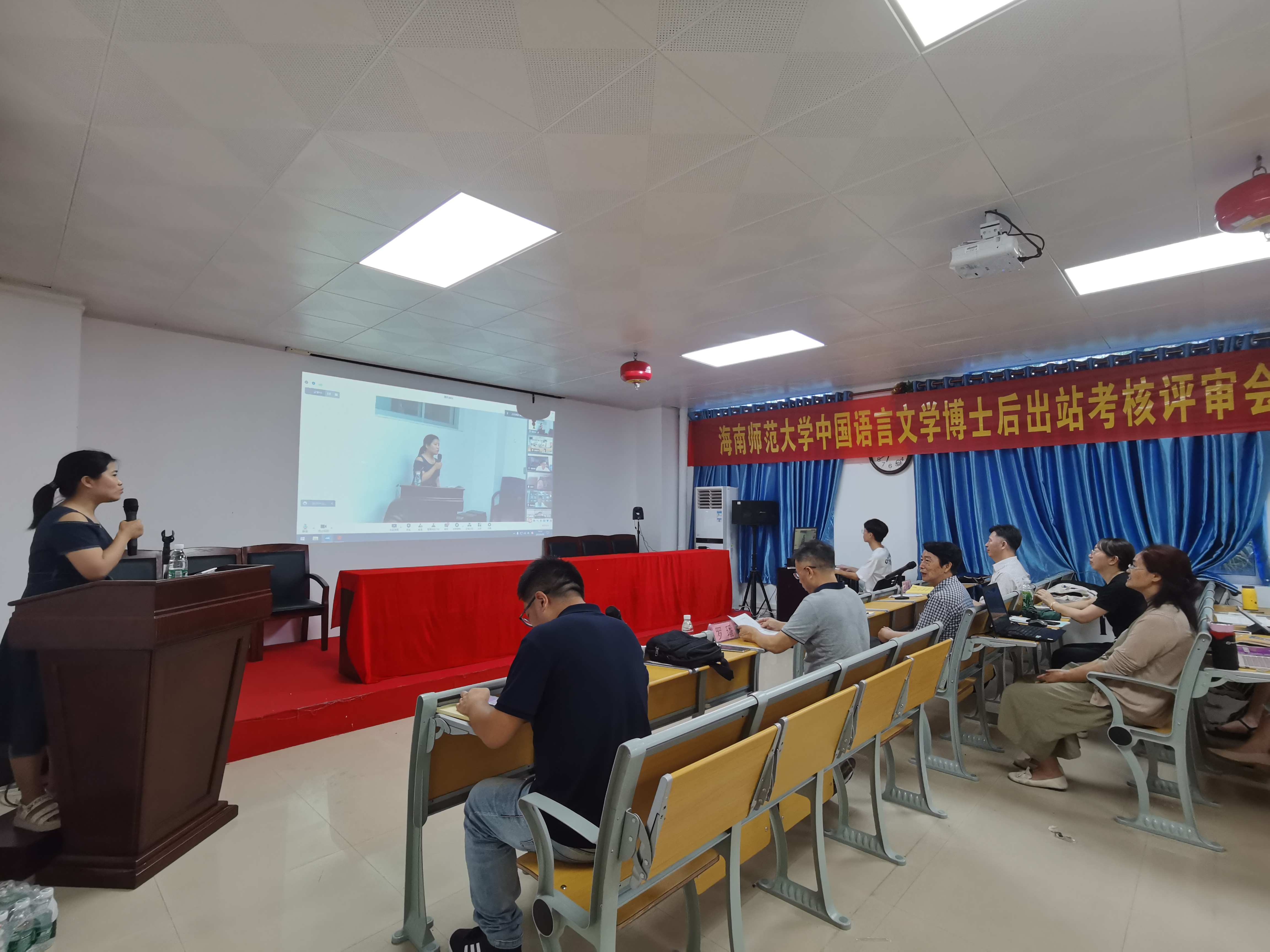 文学院举行博士后出站考核评审会