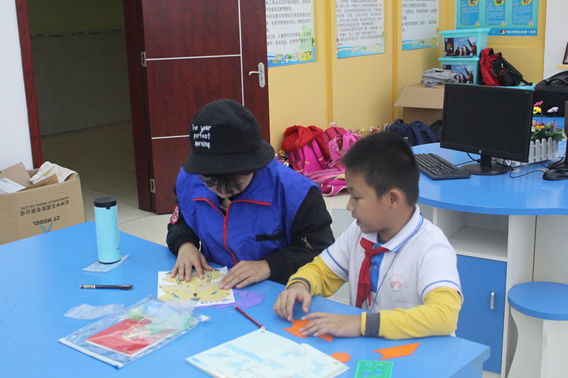 青年之声・奉献爱心，传递能量――记物理与电子工程学院琼山一小志愿活动