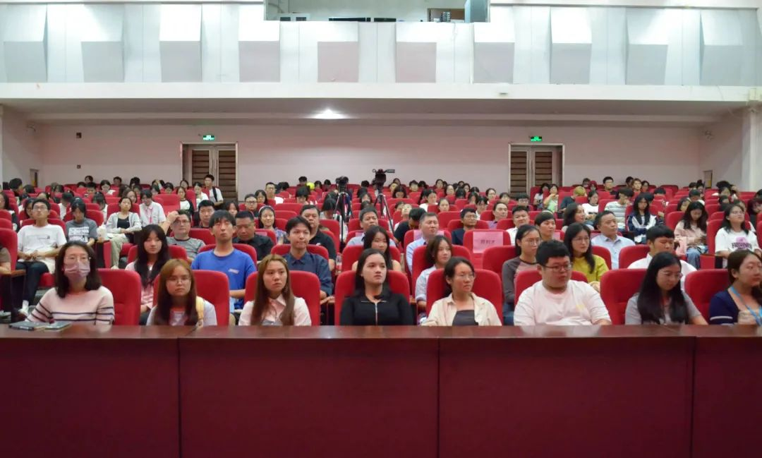 榕树美育大讲堂｜著名相声表演艺术家赵炎 来我校开展“曲艺名家进校园”活动