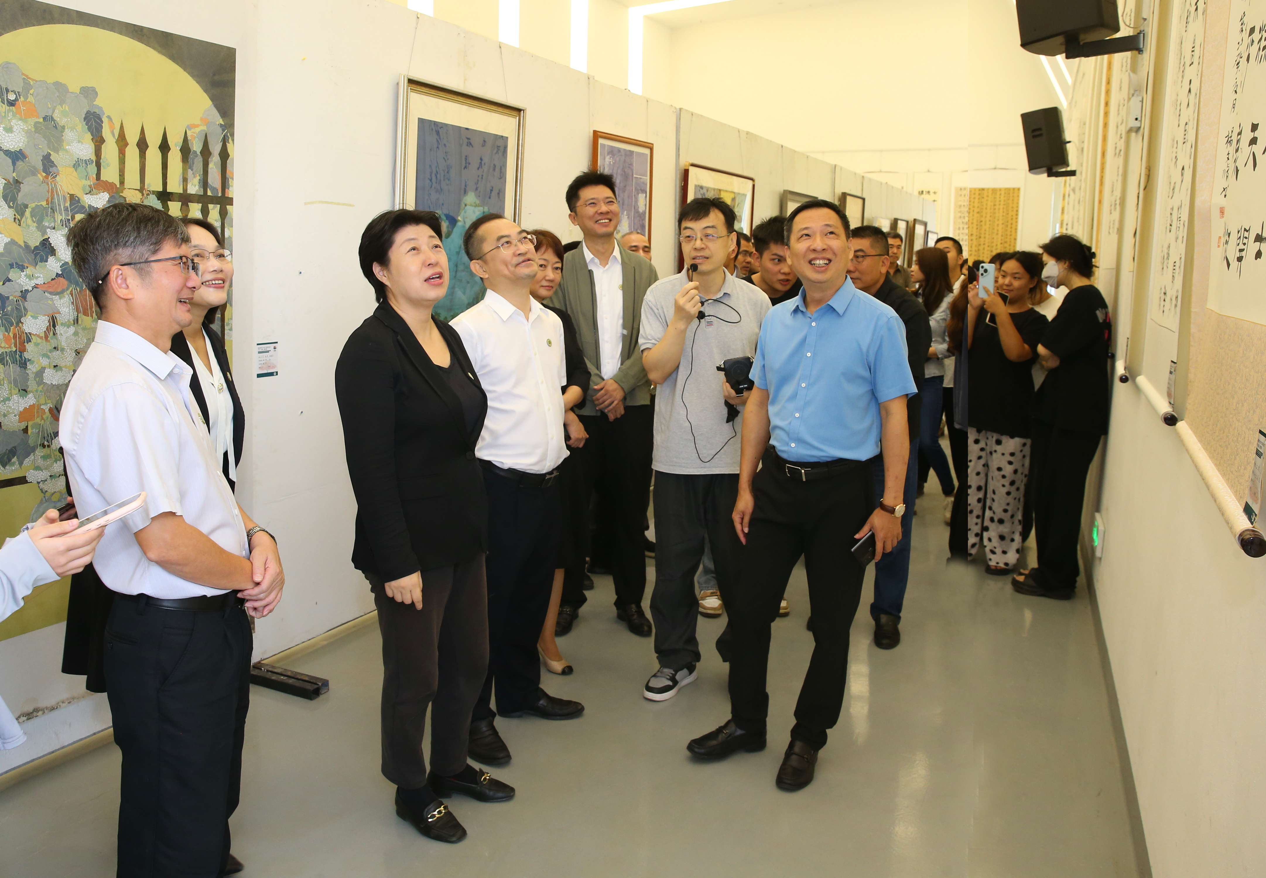 “笔墨丹青・光影传情”――星空游戏官方75周年校庆书画摄影展开展