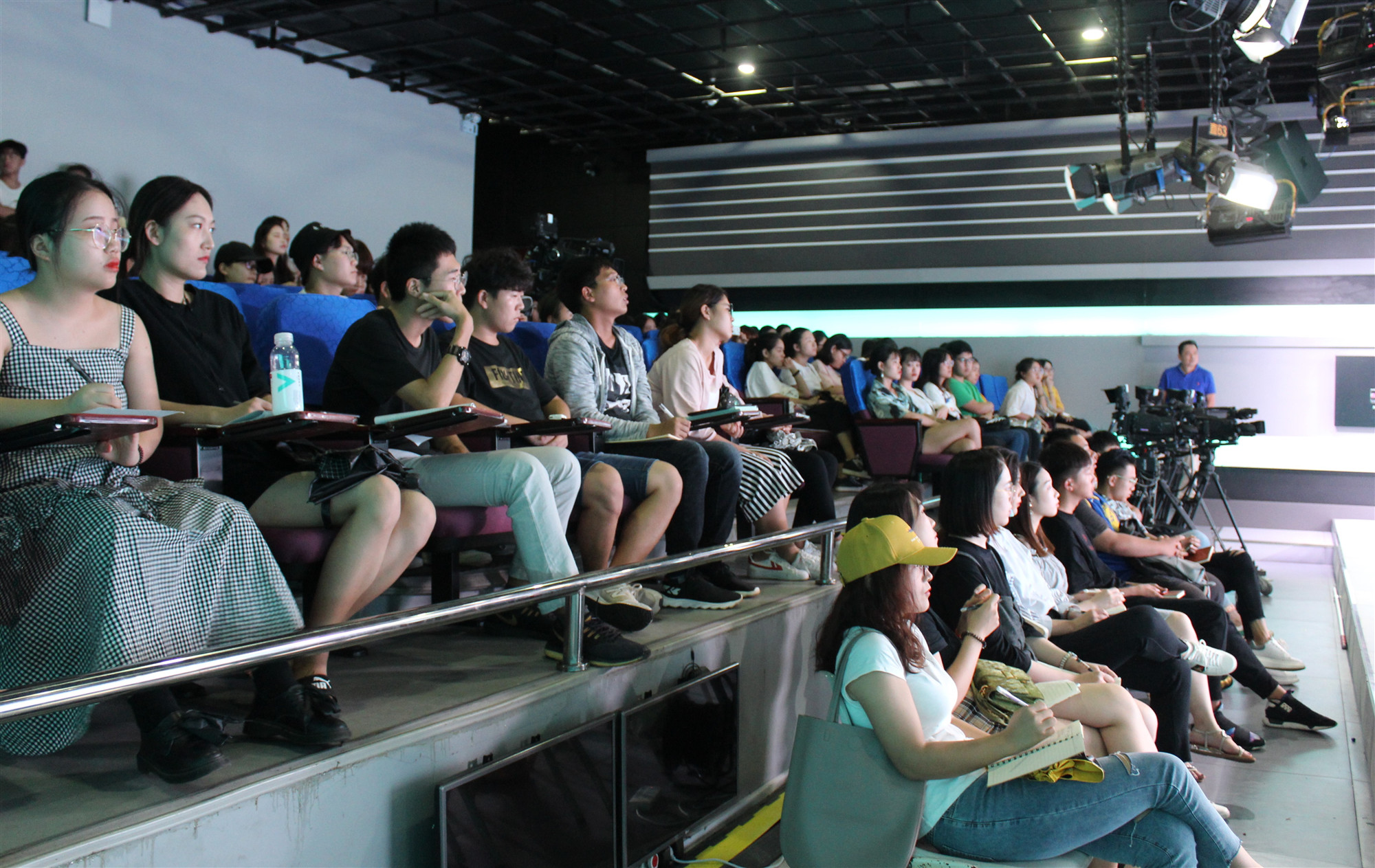 青年之声・中国人民大学荣誉一级教授陈力丹老师为新闻传播学子讲学