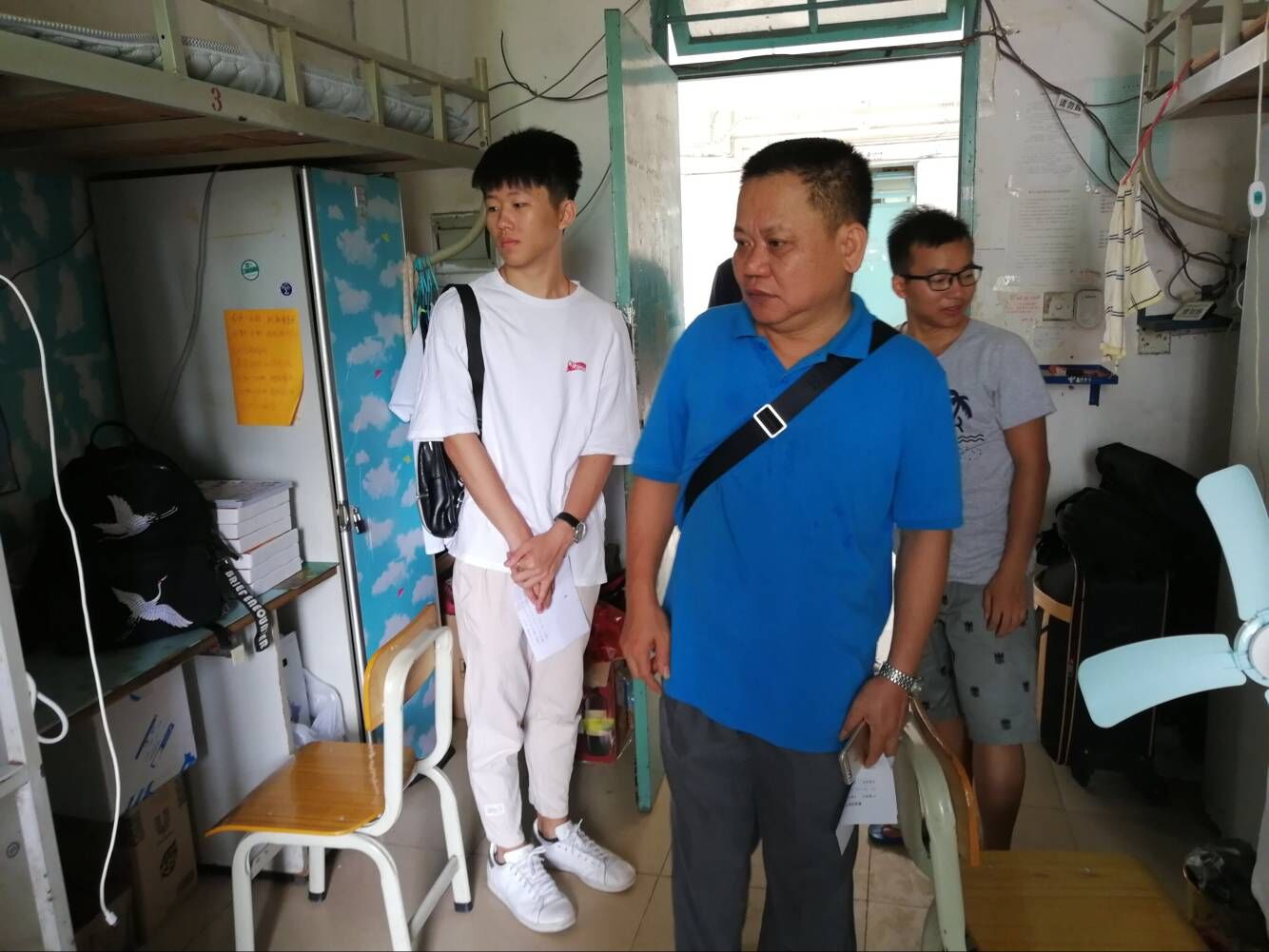 数统学院领导走访慰问学生宿舍