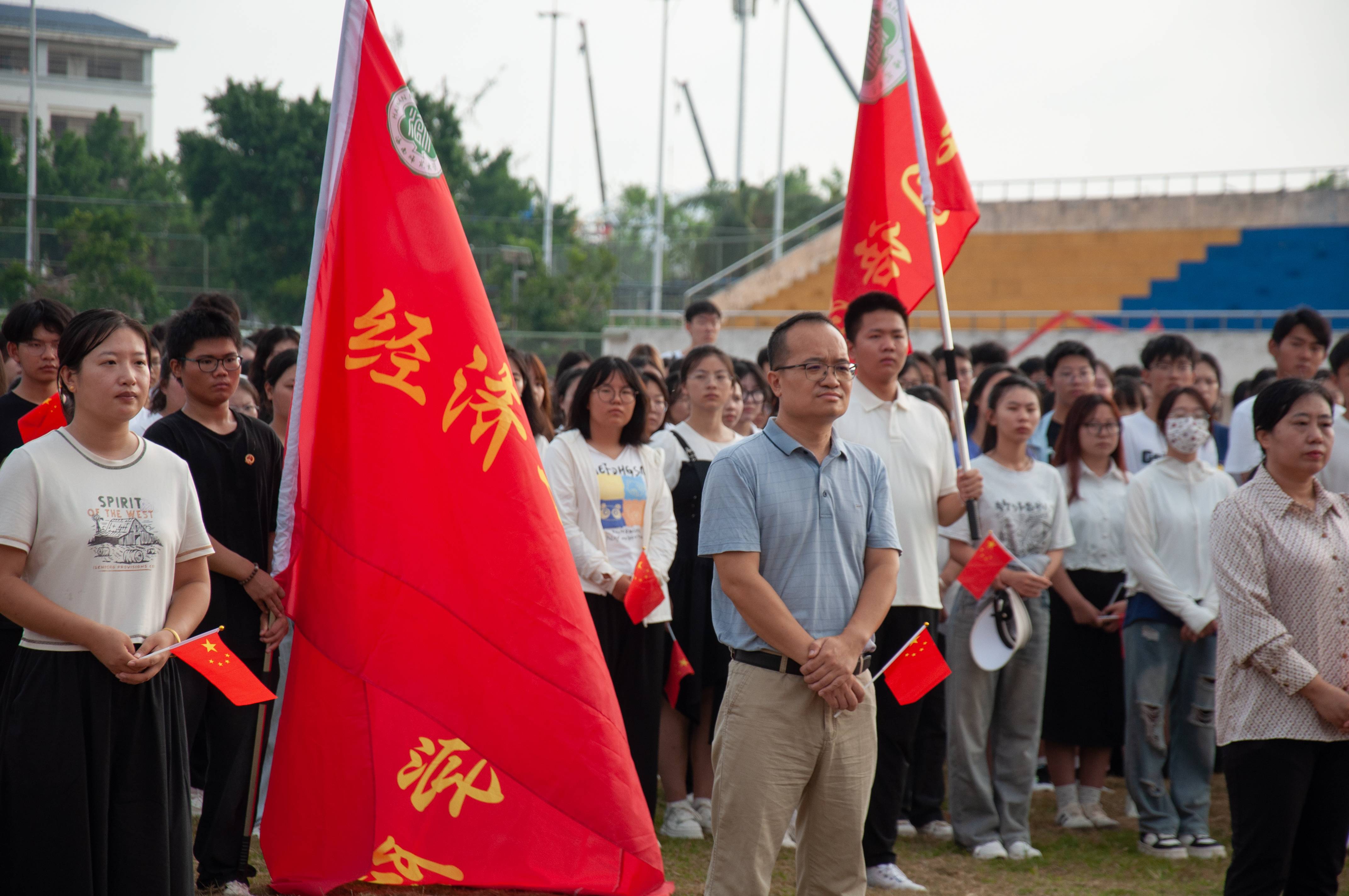 星空游戏官方举行庆祝新中国成立75 周年升旗仪式