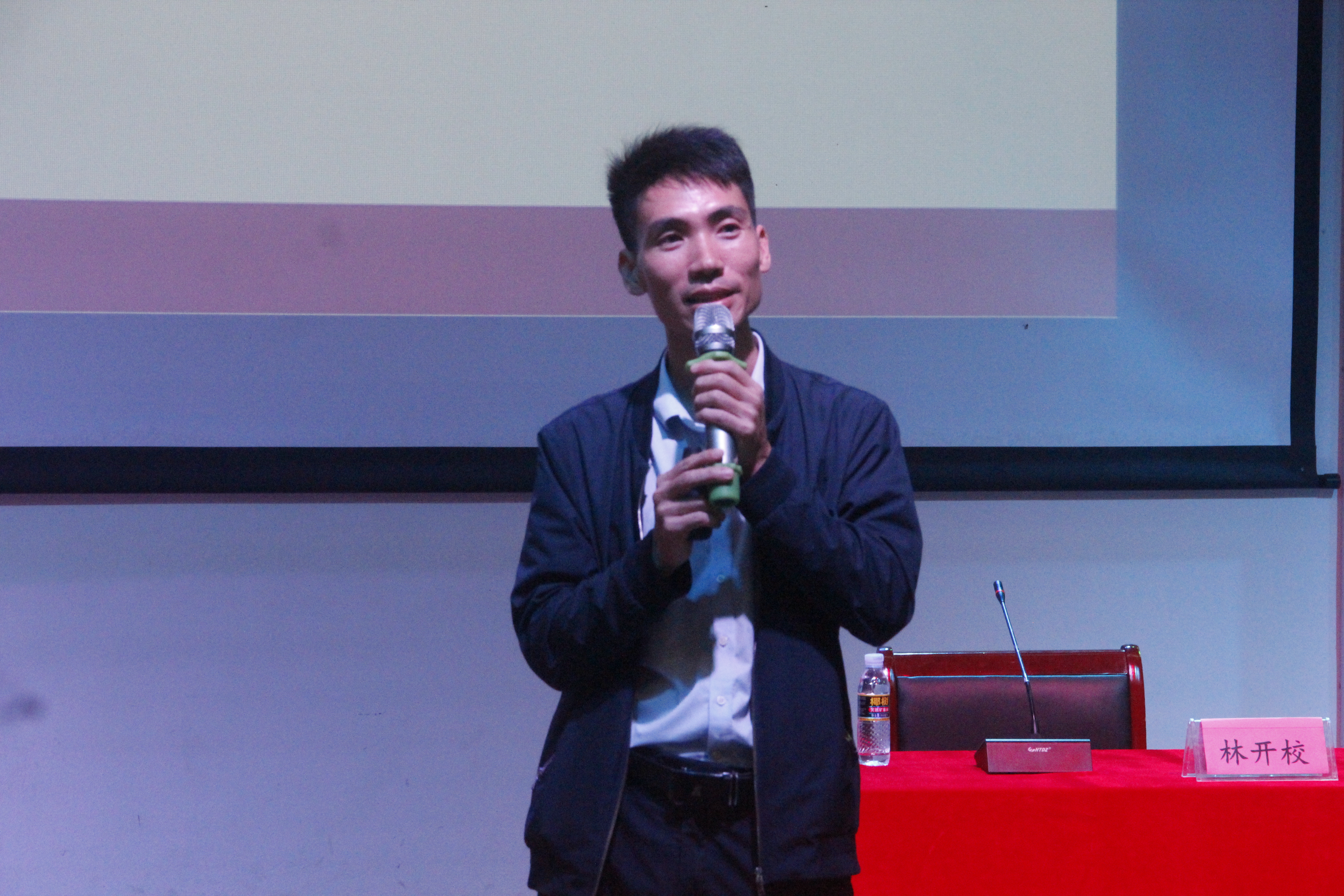 青年之声・记文学院创新创业实践活动之如何做好一名语文老师