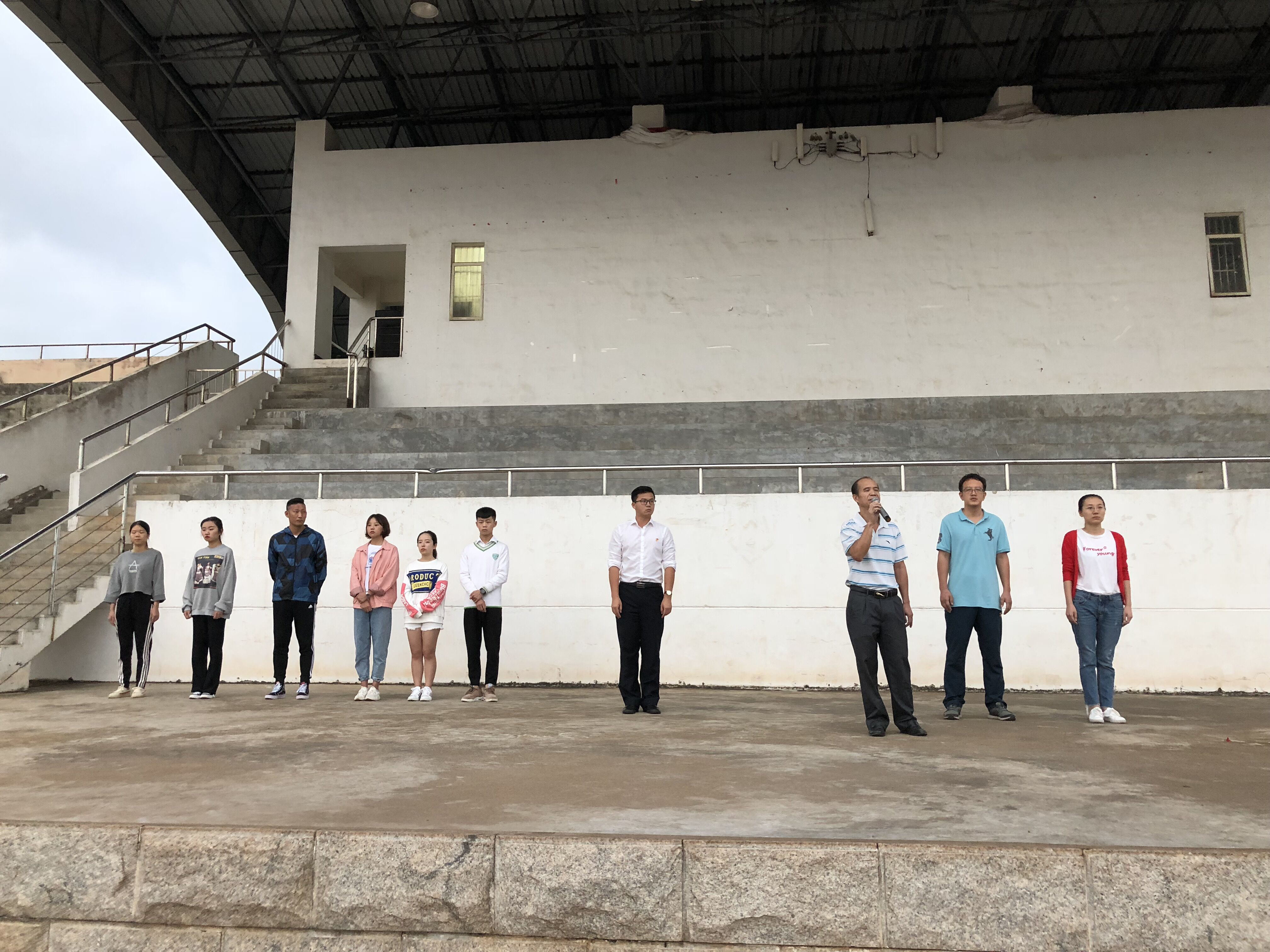 青年之声.教育与心理学院举行升旗仪式