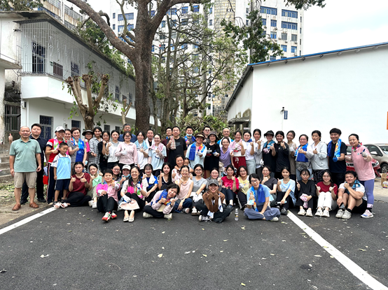 “携手并肩,共筑美好校园” ――初等教育学院师生积极投身台风“摩羯”灾后恢复行动