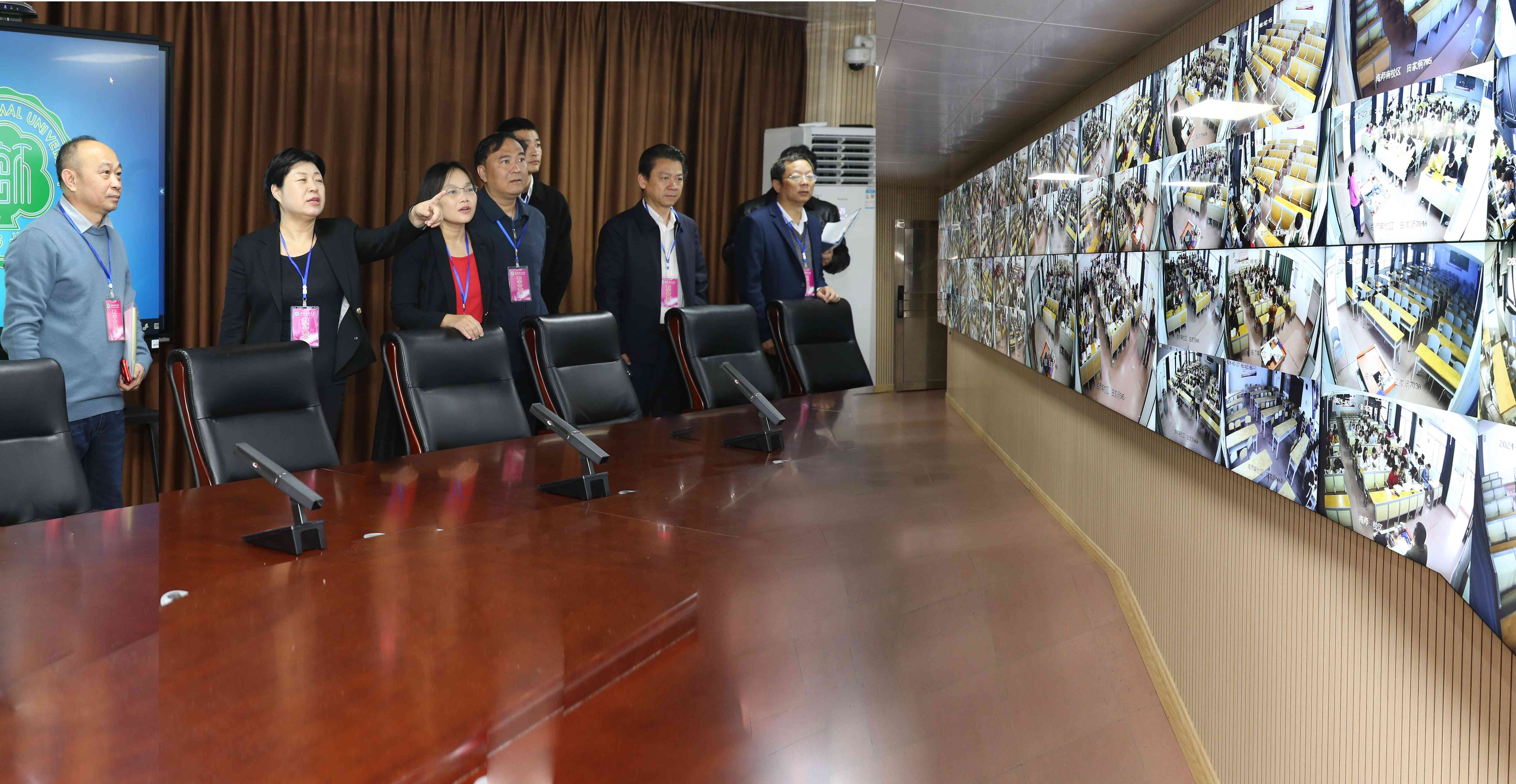 校领导检查开学工作并深入课堂听课