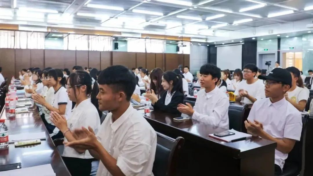 星空游戏官方第二期“榕籽讲堂” 校园新闻写作专题分享