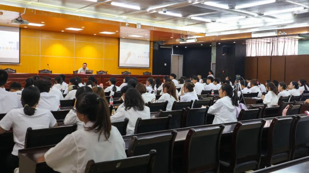 星空游戏官方第二期“榕籽讲堂” 校园新闻写作专题分享