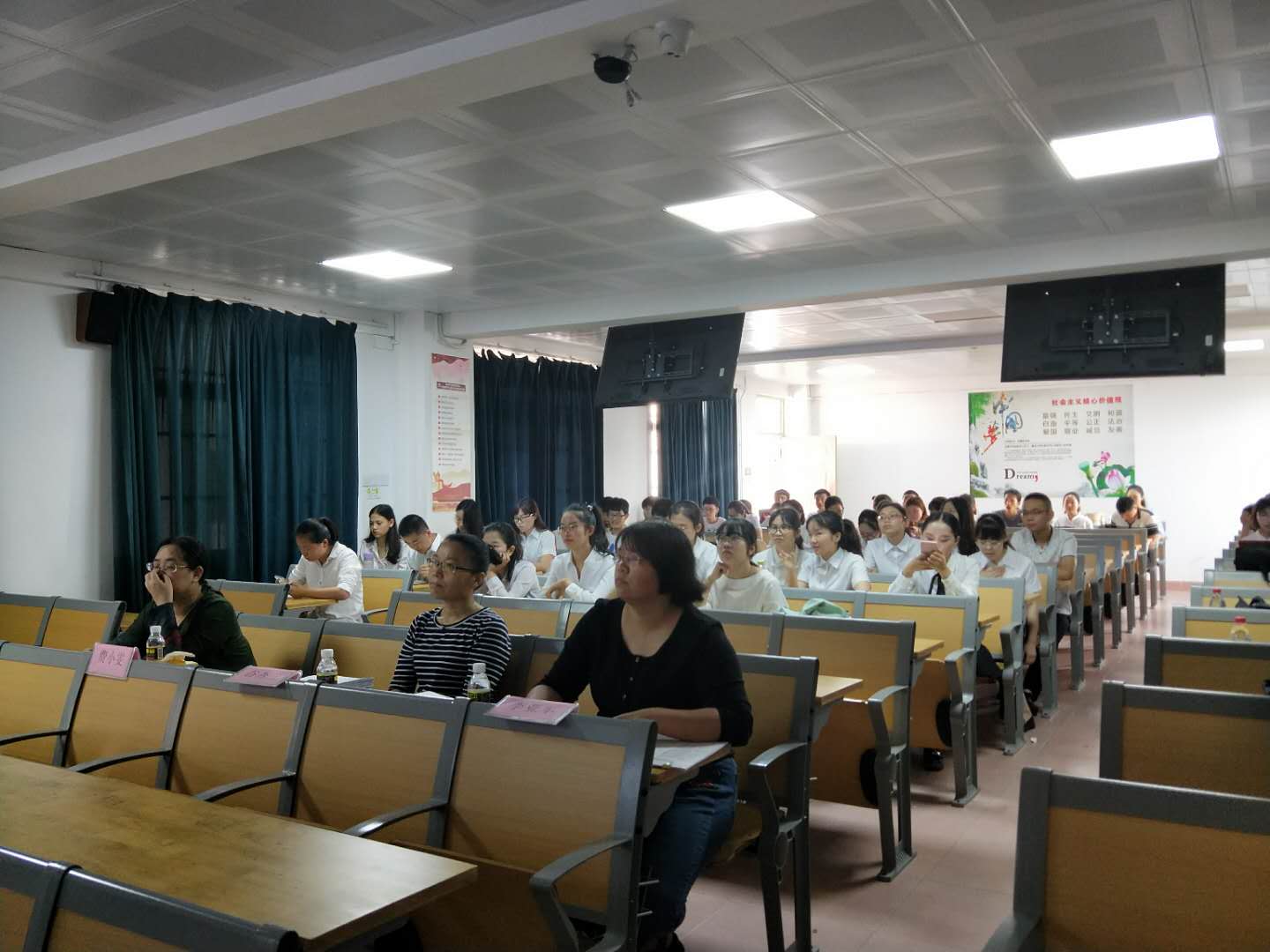 “2018年大学生创新训练计划项目” 校内申报评审会顺利举行