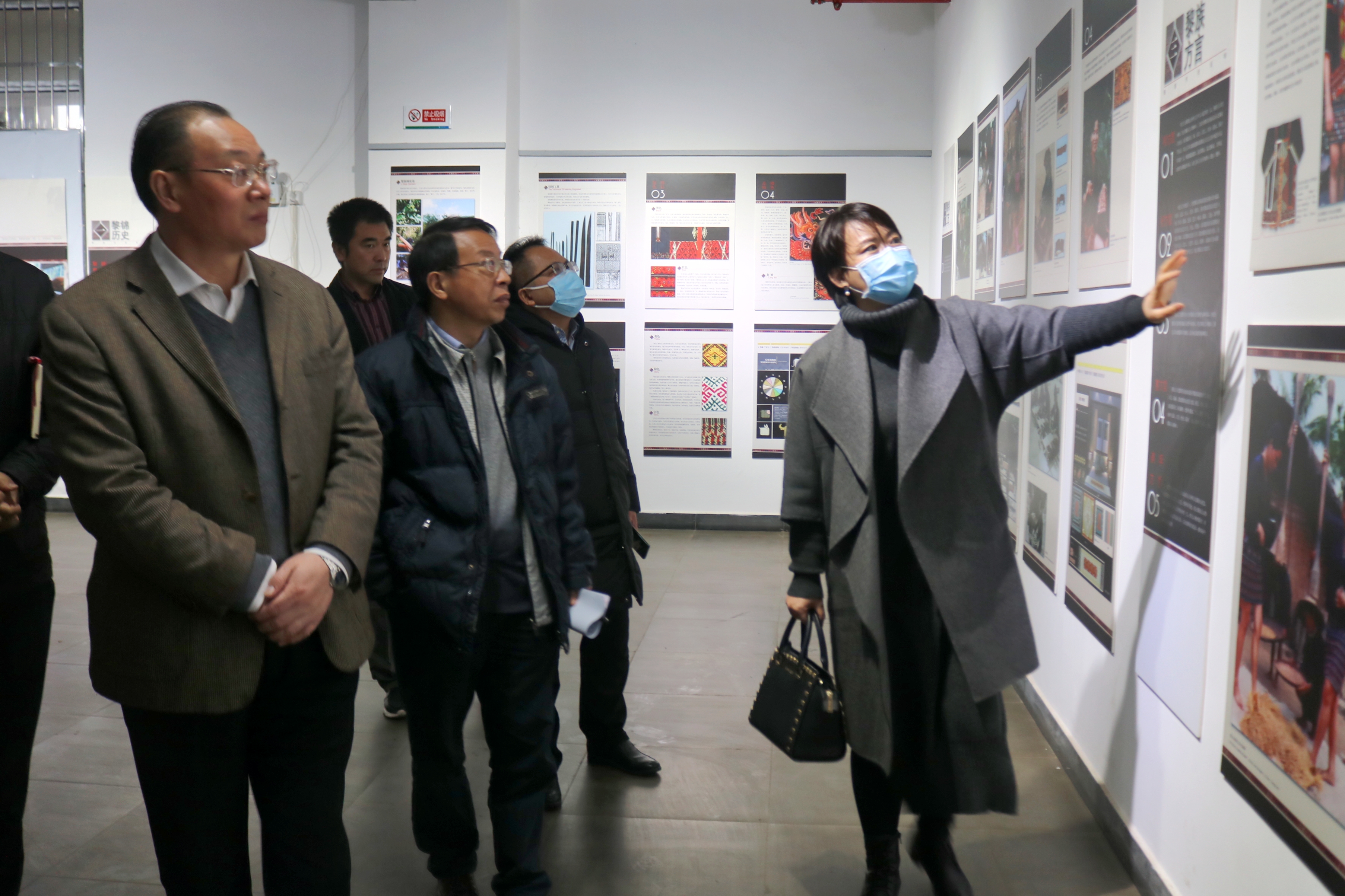 星空游戏官方省级特色重点学科——美术学  教育厅评估专家组到我院进行评估验收实地考