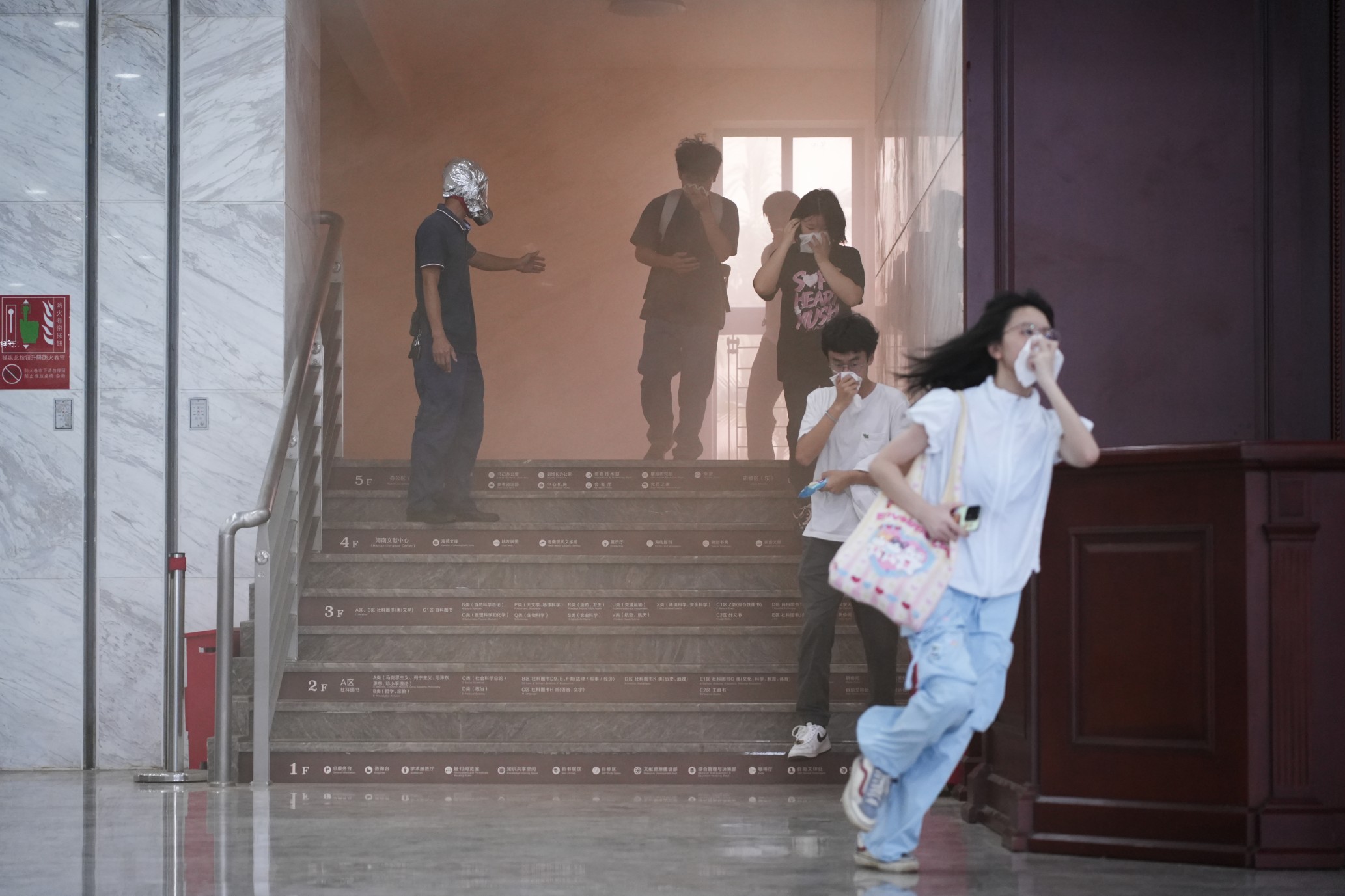 我校开展春季火灾疏散逃生大演练活动