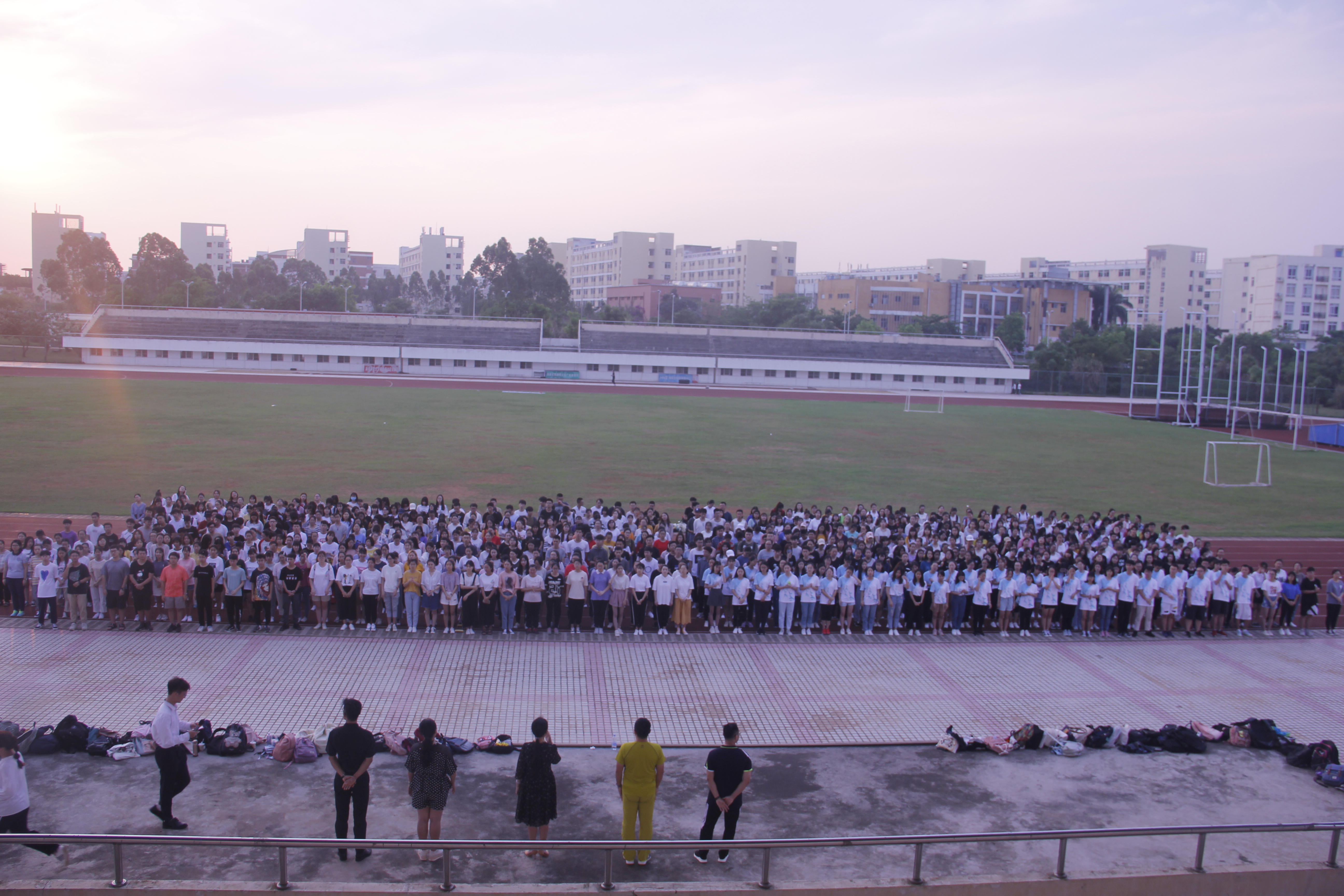 争做好青年，共创新时代――记星空游戏官方文学院升旗仪式