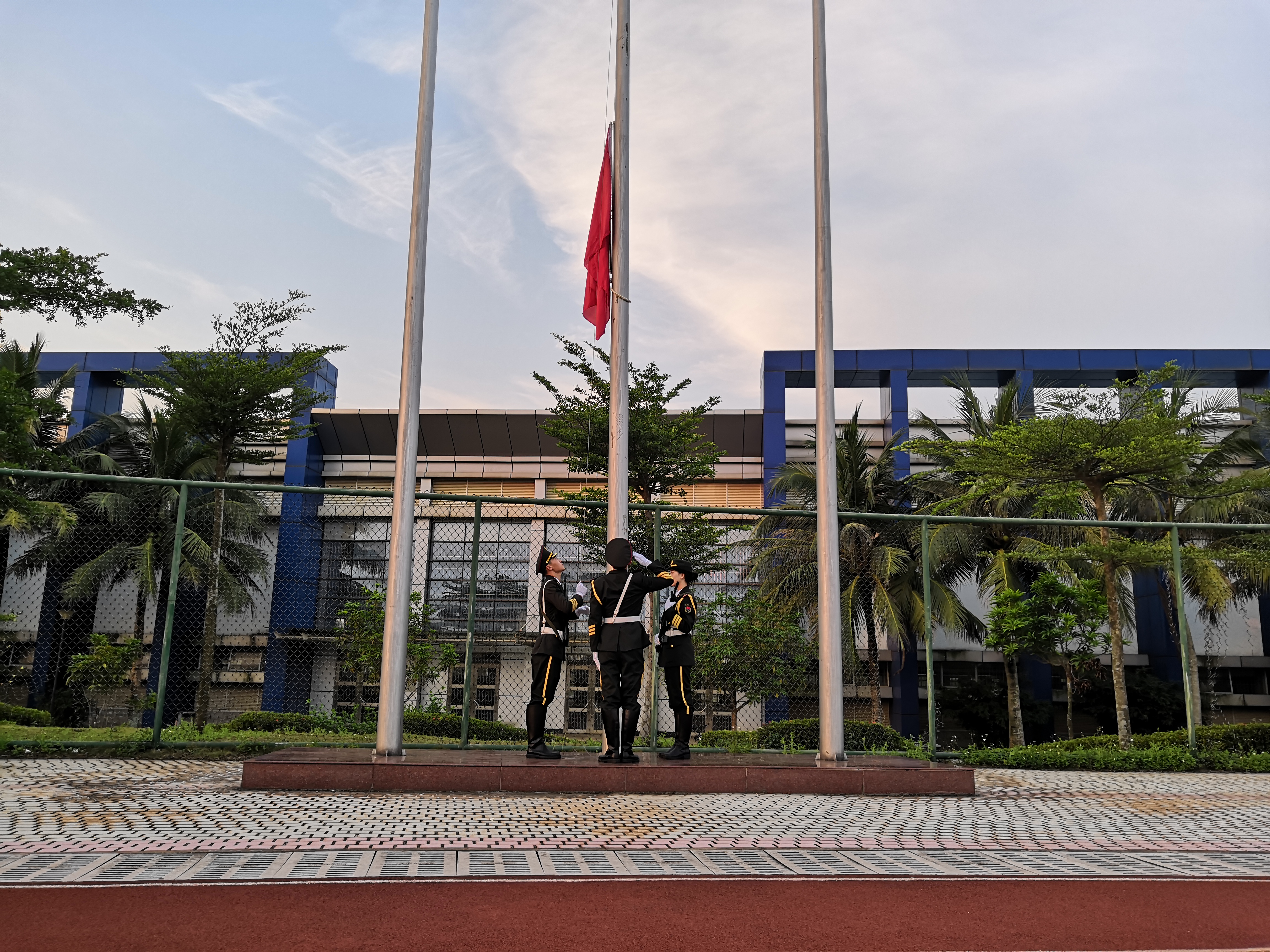 争做好青年，共创新时代――记星空游戏官方文学院升旗仪式