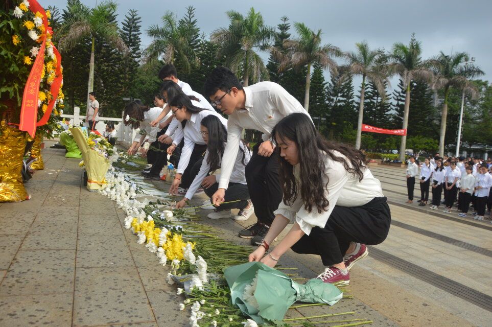 教育与心理学院举行清明缅怀先烈活动
