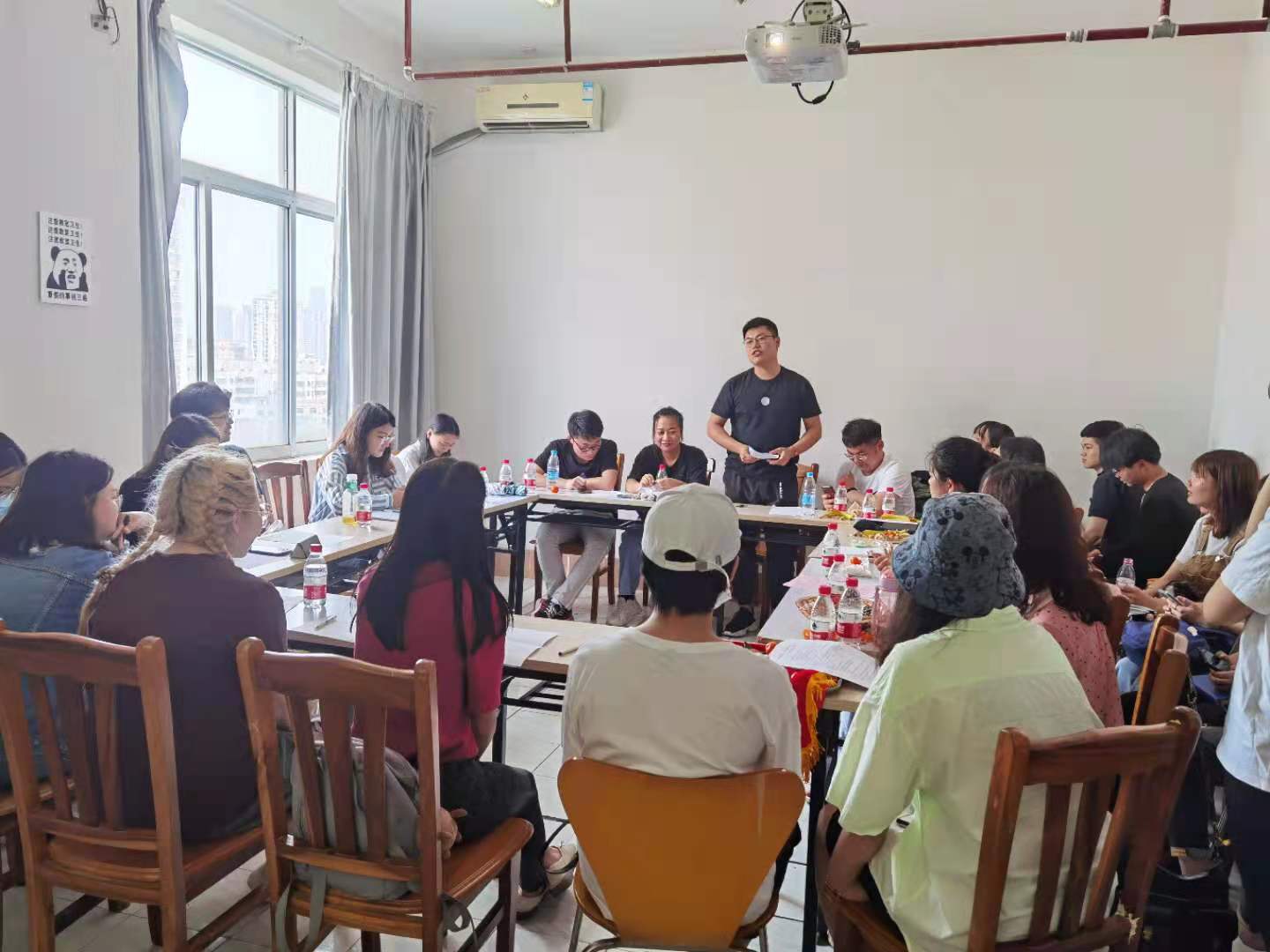 我校举办“喜迎建党百年，做好表率引领”为主题的研究生干部论坛