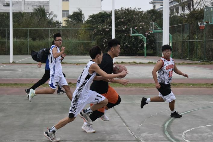 青年之声・记教育学院“琼梦飞扬，逐篮耀港”篮球赛