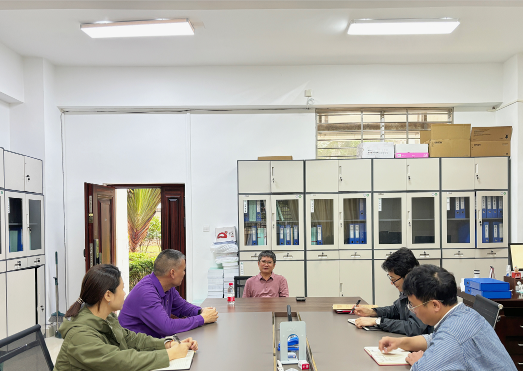 校领导到采购与招投标管理处调研指导工作