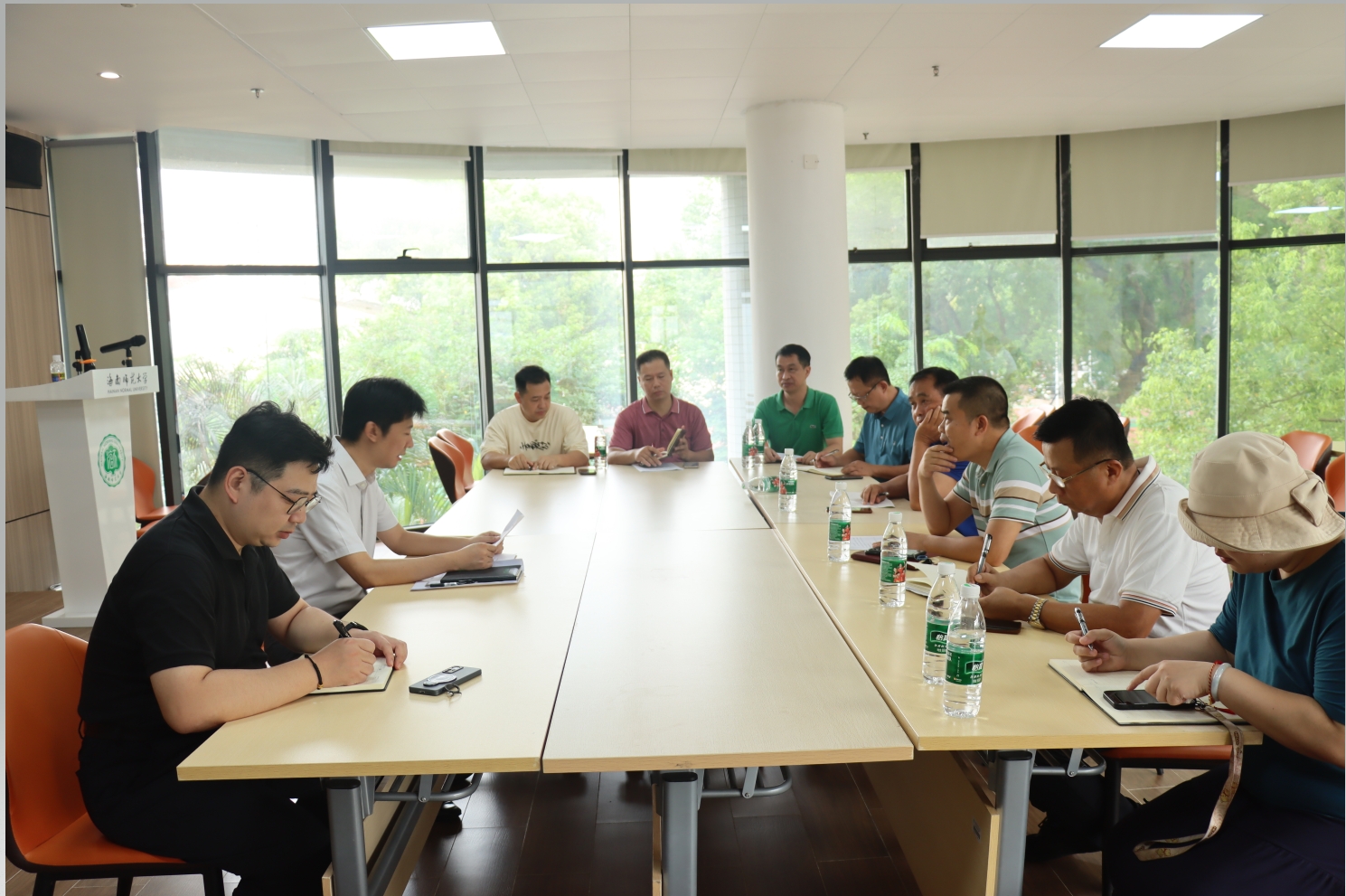 校领导到后勤管理处调研交流