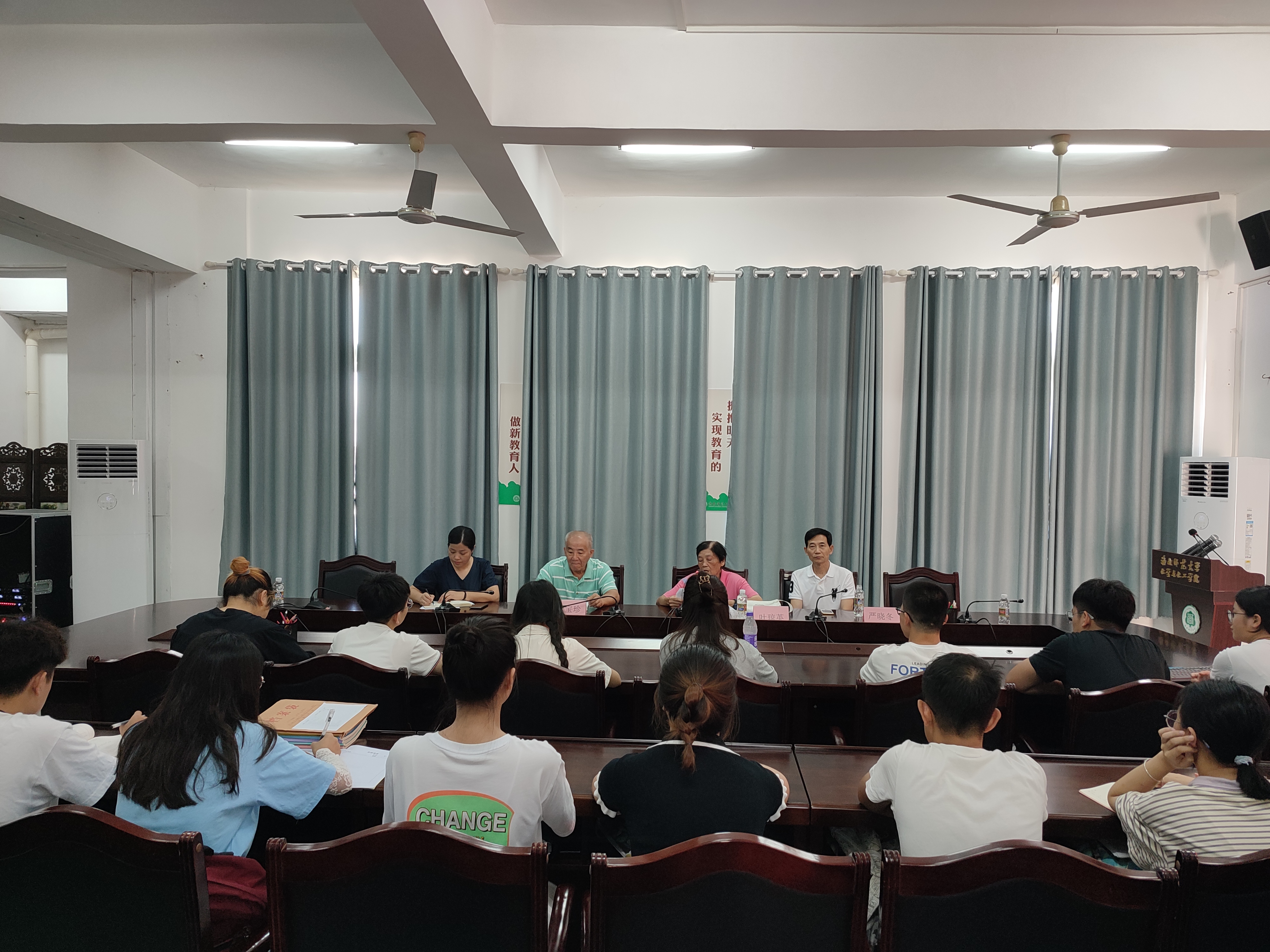 化学与化工学院开展“追红色传承，忆入党初心”党史学习教育专题讲座