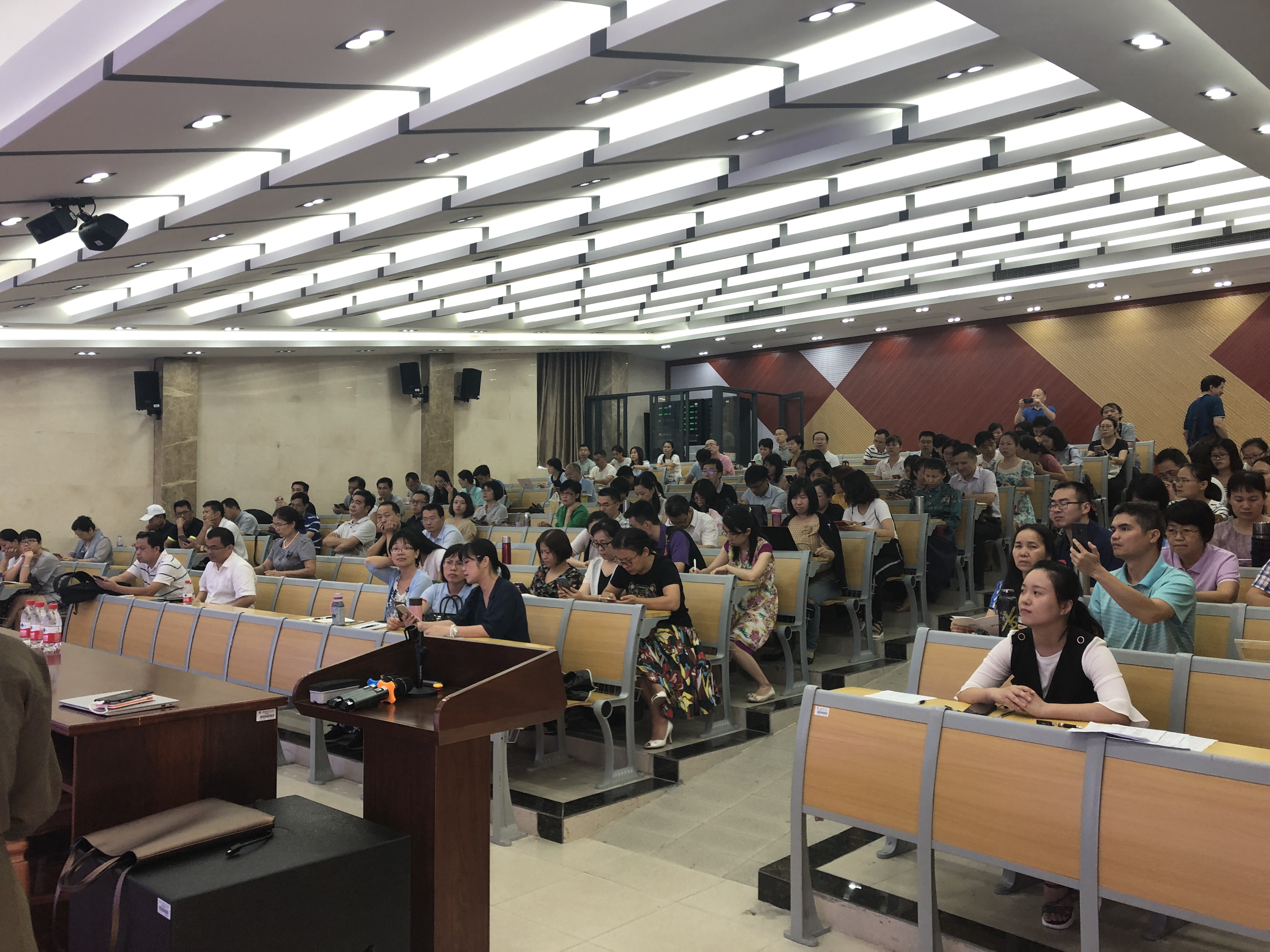 我校举办新型智慧教学工具“雨课堂”应用技术培训