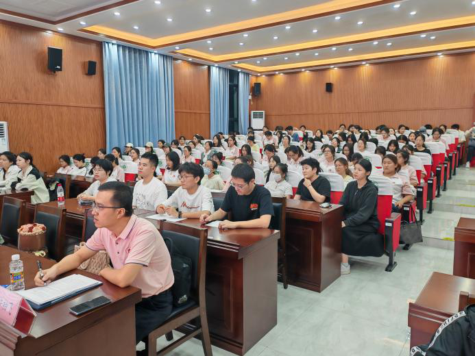 海马论坛第二十八期：马克思主义学院举办“核心素养导向下中学政治课堂的建构”讲座