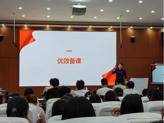 海马论坛第二十八期：马克思主义学院举办“核心素养导向下中学政治课堂的建构”讲座