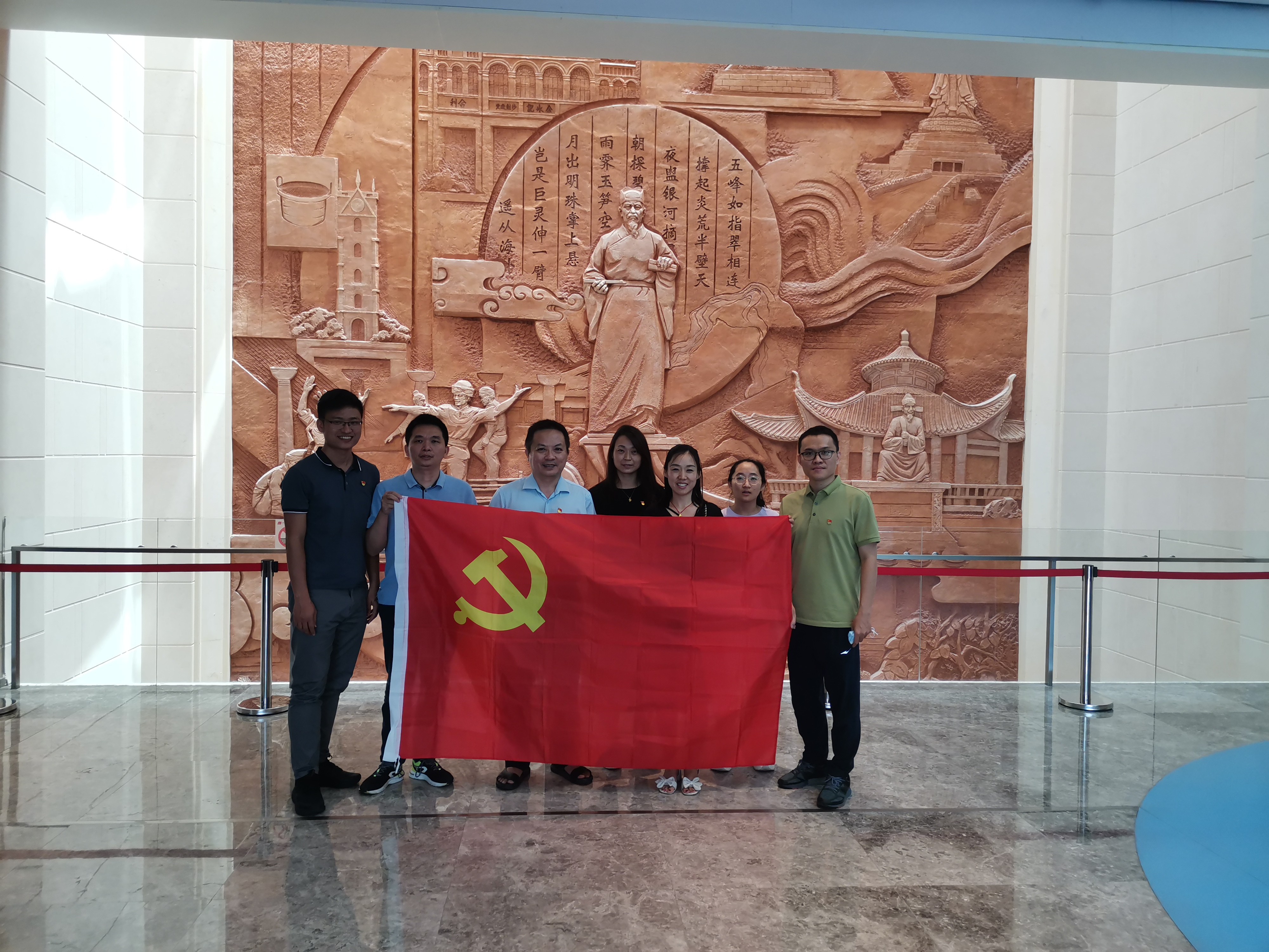 机关党委第十三支部赴省史志馆参观学习