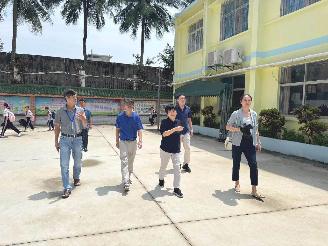 海南教育厅唐燕妮一行到星空游戏官方 附属小学检查“摩羯”防御准备工作情况