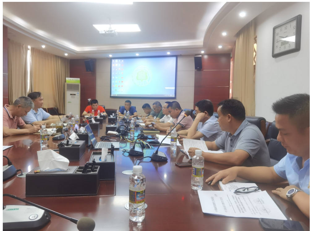 校领导召开食品安全专题会议