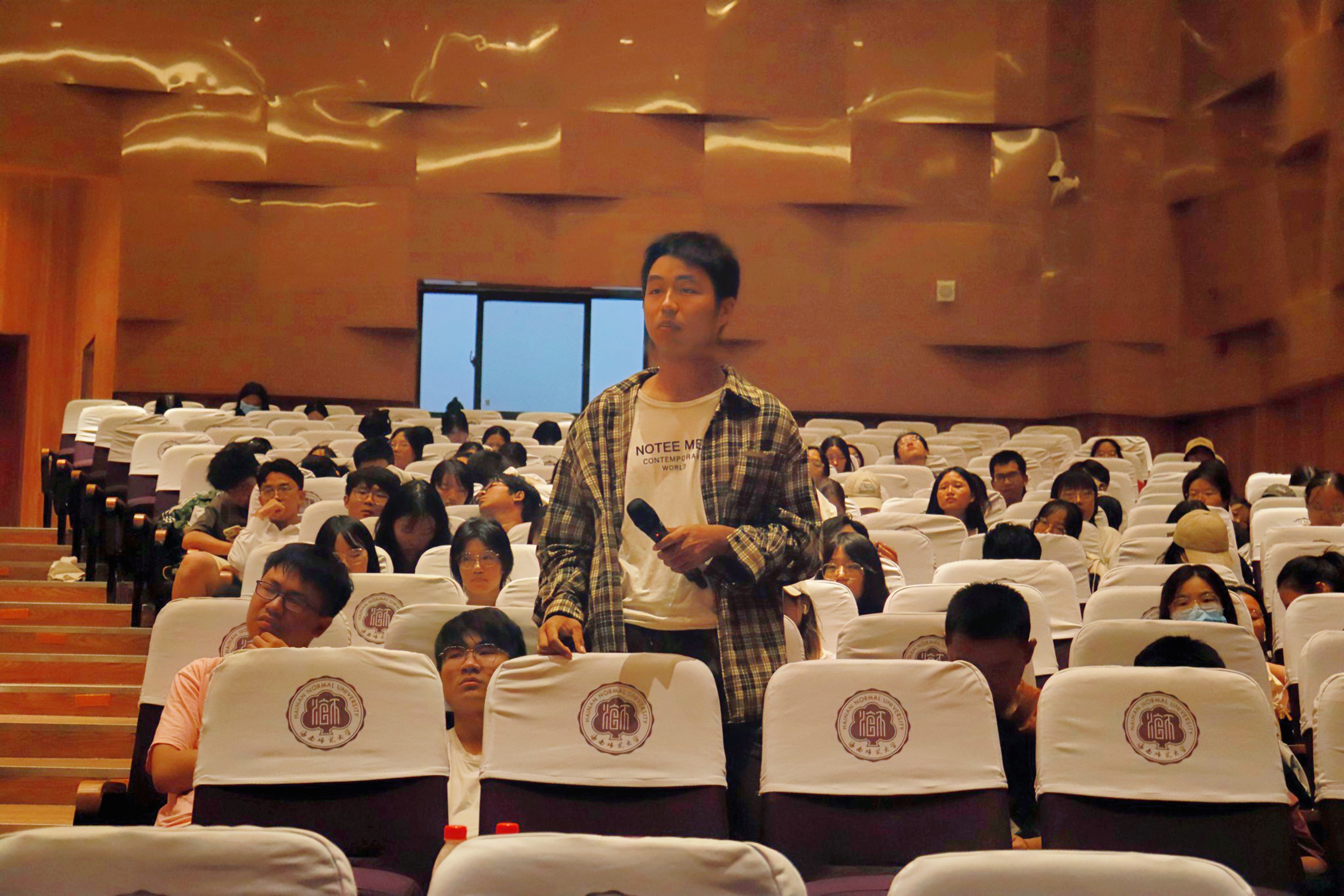 文学院举办新生入学教育专题讲座