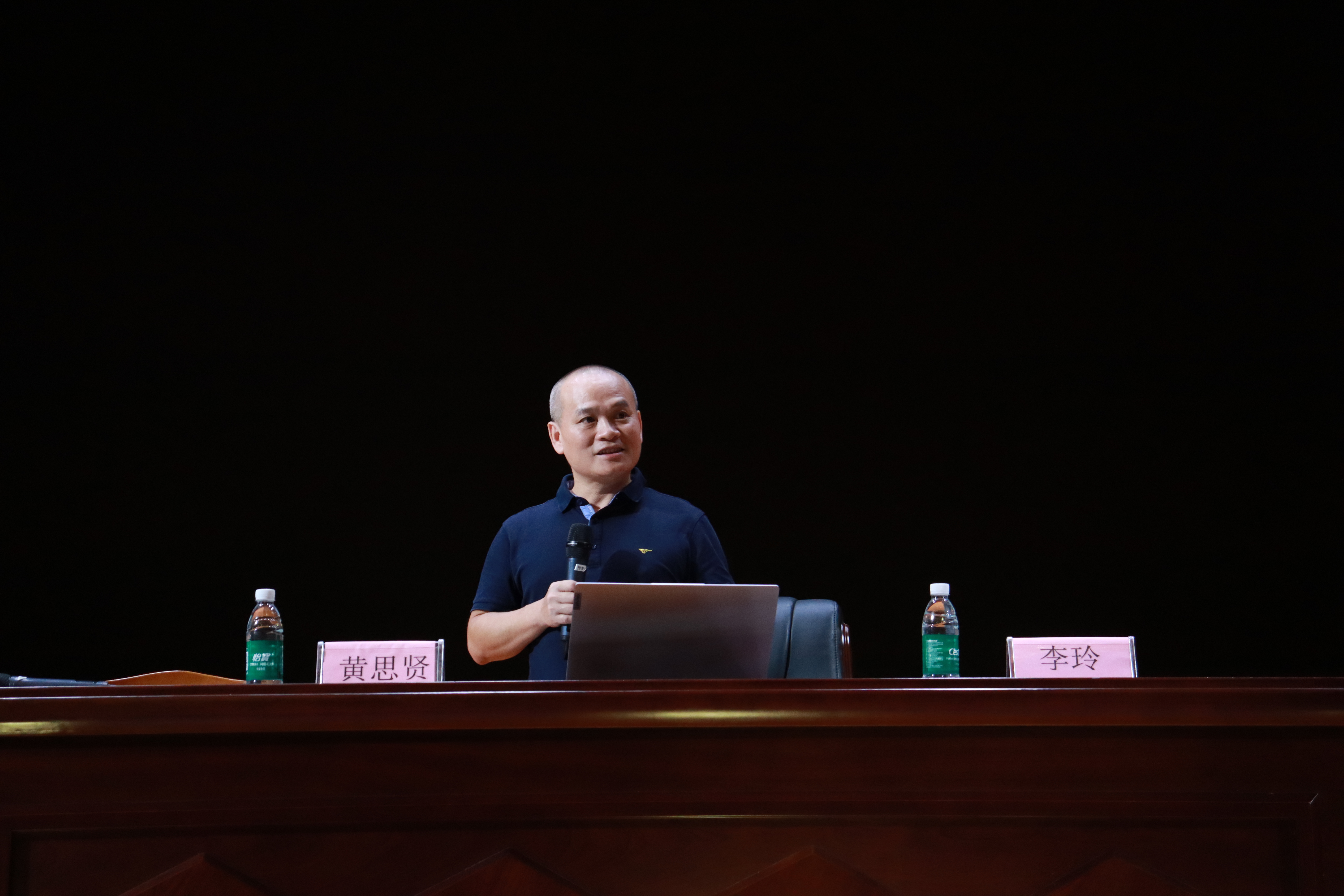 文学院举办新生入学教育专题讲座