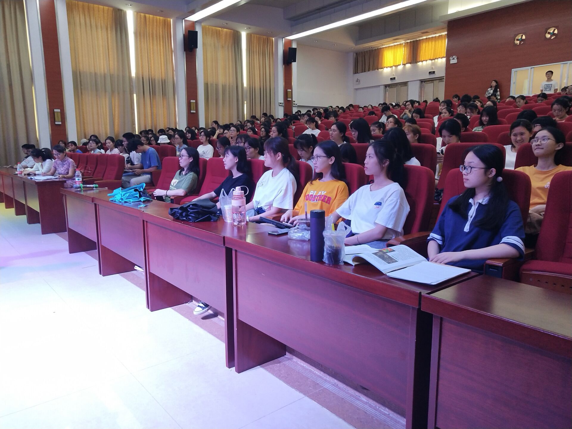 青年之声・教育与心理学院举办“家庭治疗”学术讲座