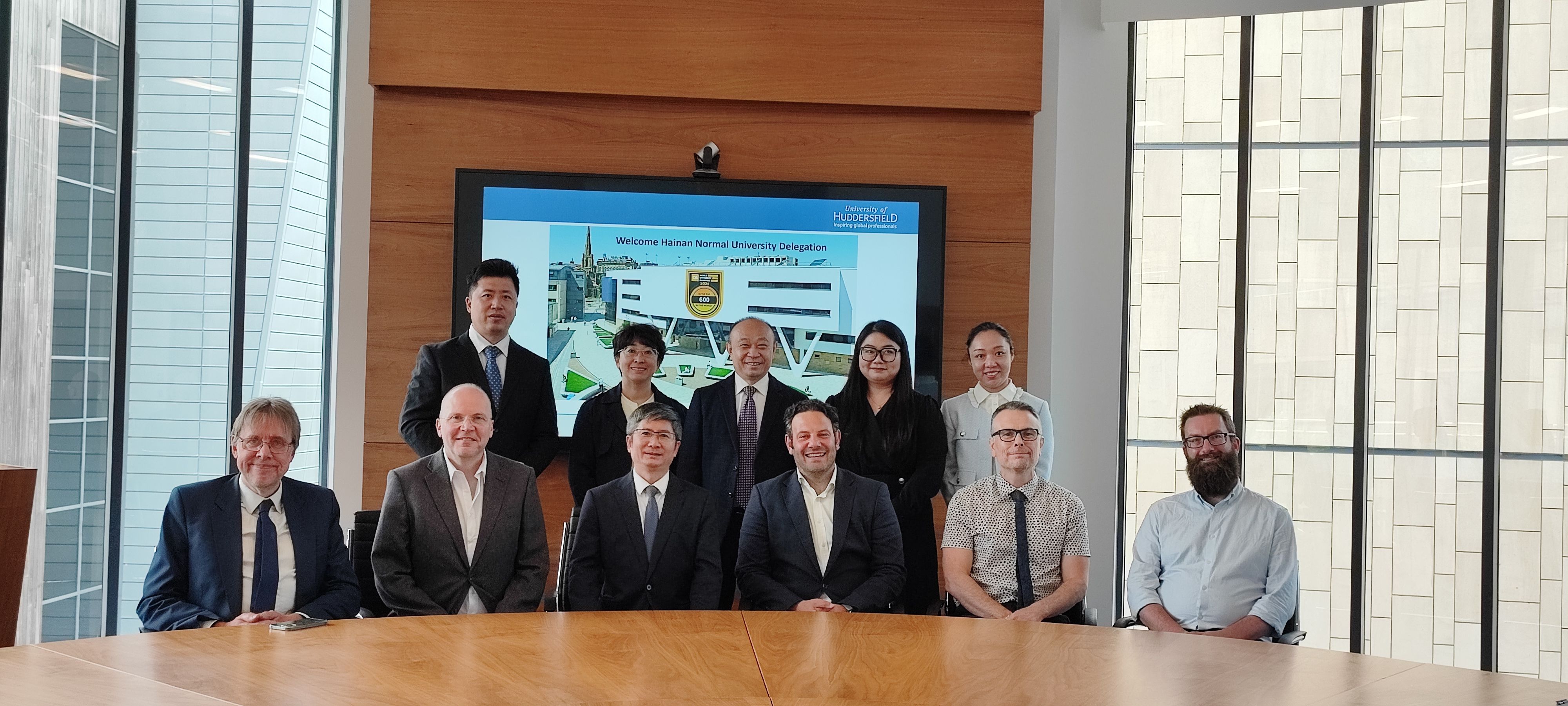 校领导带队访问英国高校推动合作办学