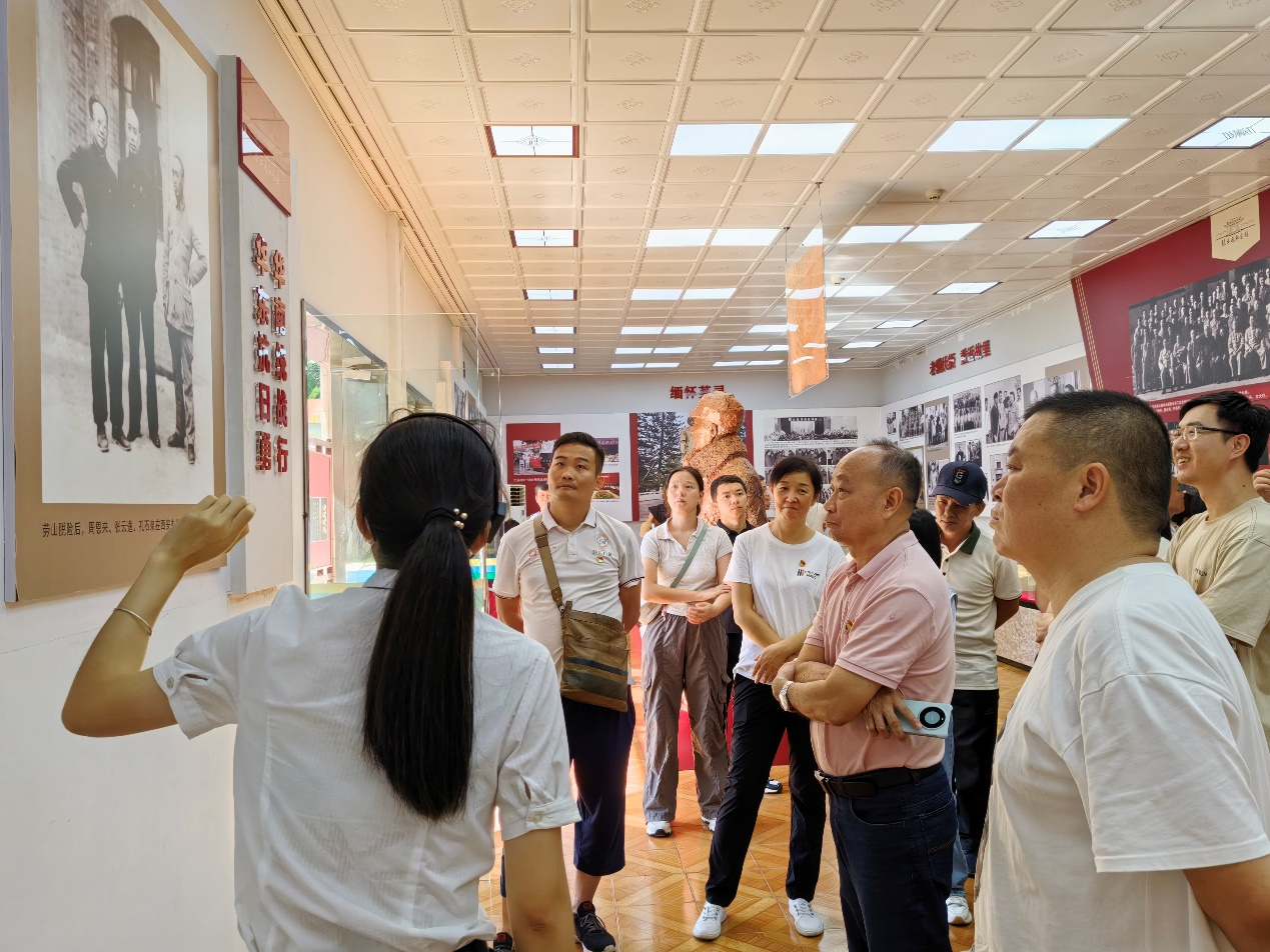 星空游戏官方机关第九党支部开展“缅怀革命先烈 传承红色意志”主题党日活动