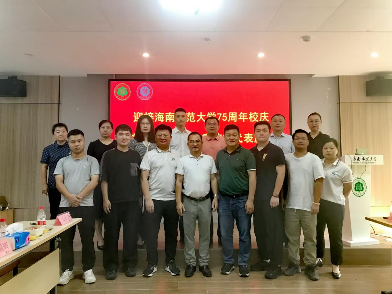 学院召开优秀校友代表座谈会