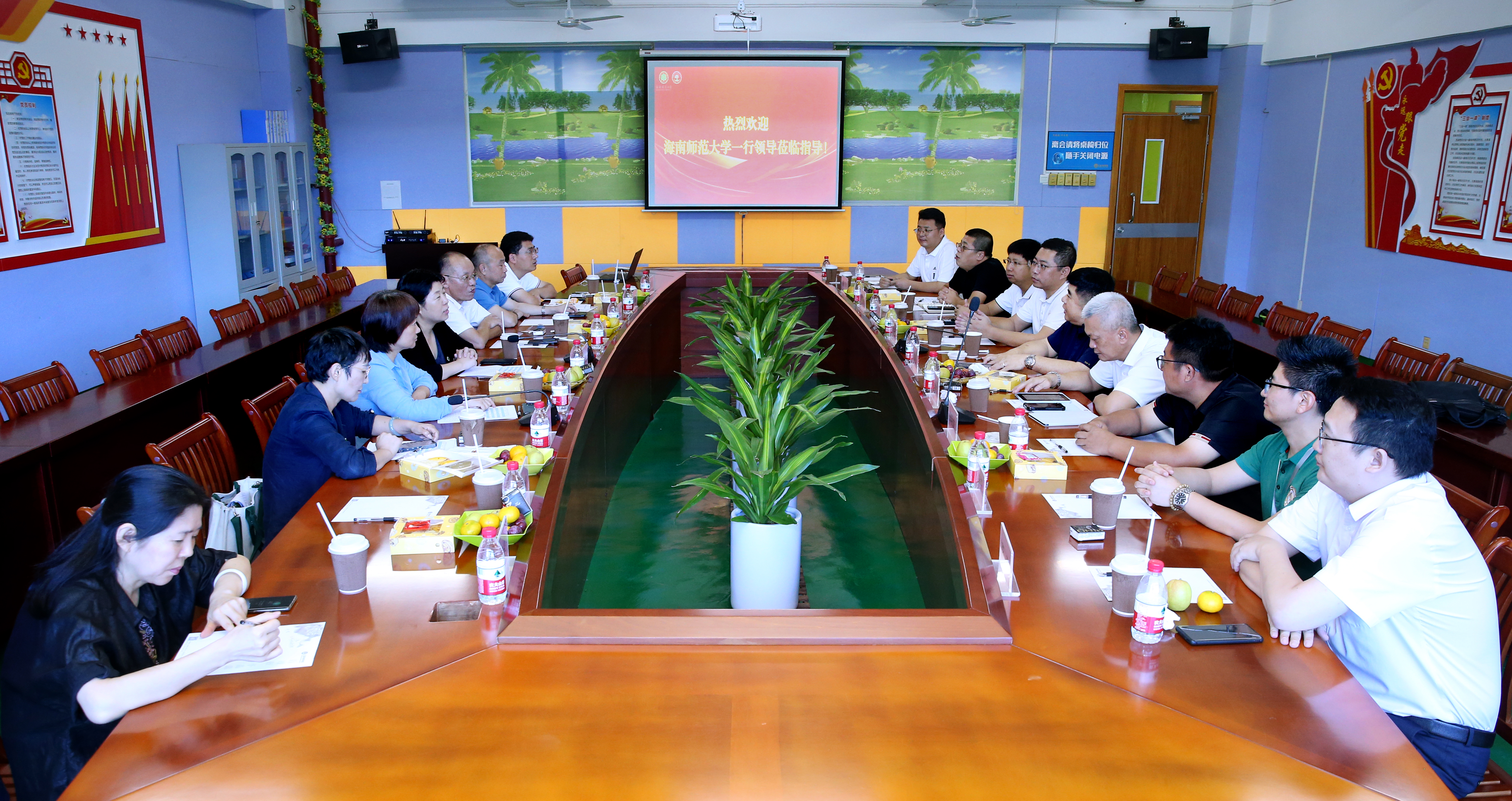 许玫一行走访慰问三亚市、陵水县的实习生和校友